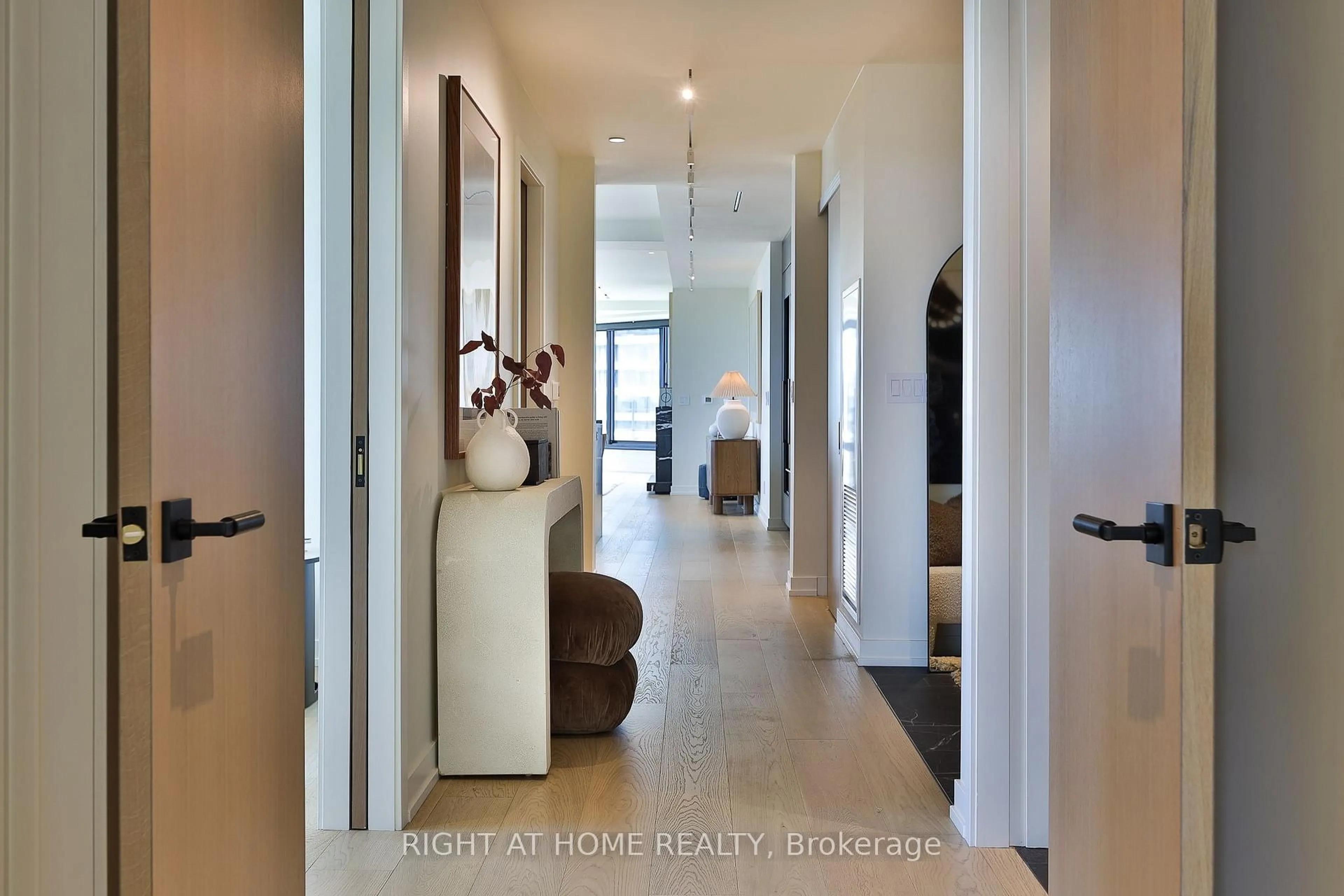 Indoor entryway for 200 Sudbury St #1302, Toronto Ontario M6J 0H1