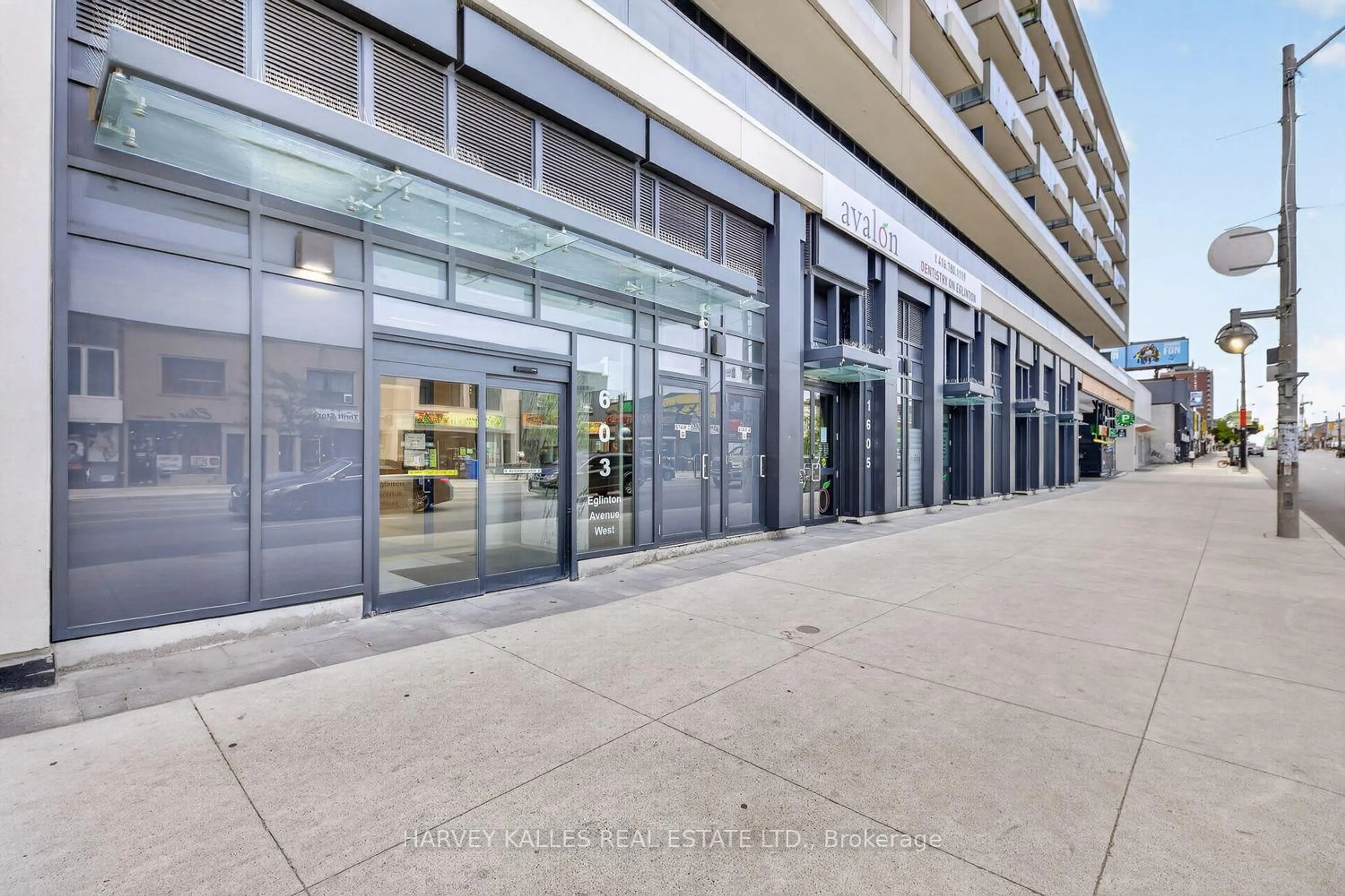 Indoor foyer for 1603 Eglinton Ave #214, Toronto Ontario M6E 0A1