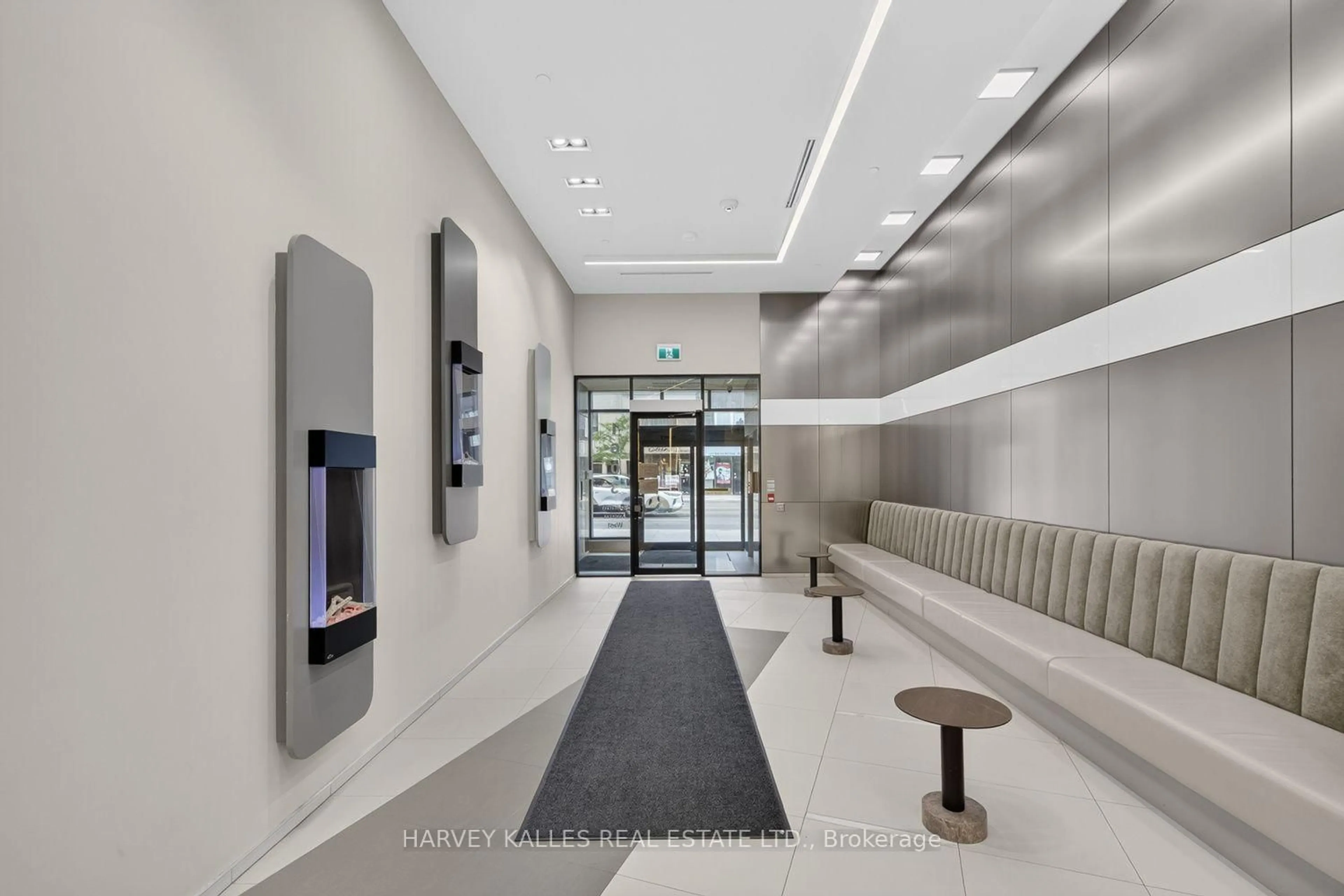 Indoor foyer for 1603 Eglinton Ave #214, Toronto Ontario M6E 0A1