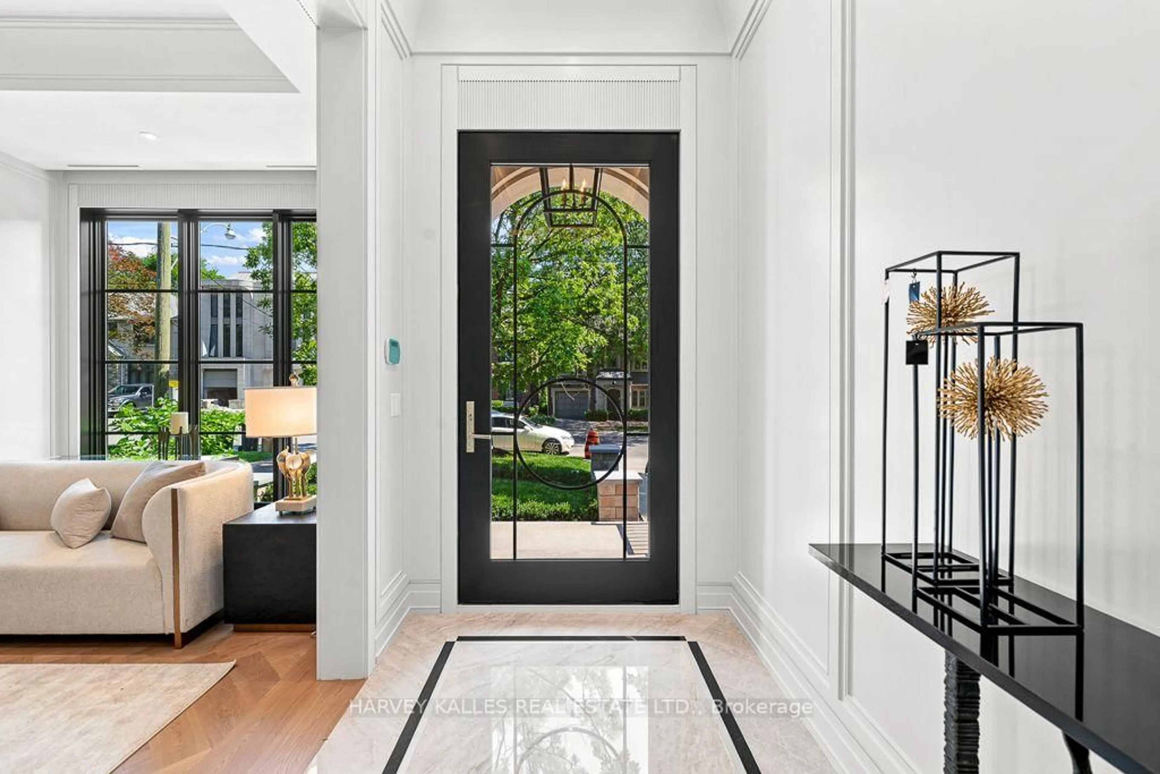 Indoor entryway for 204 Forest Hill Rd, Toronto Ontario M5P 2N4