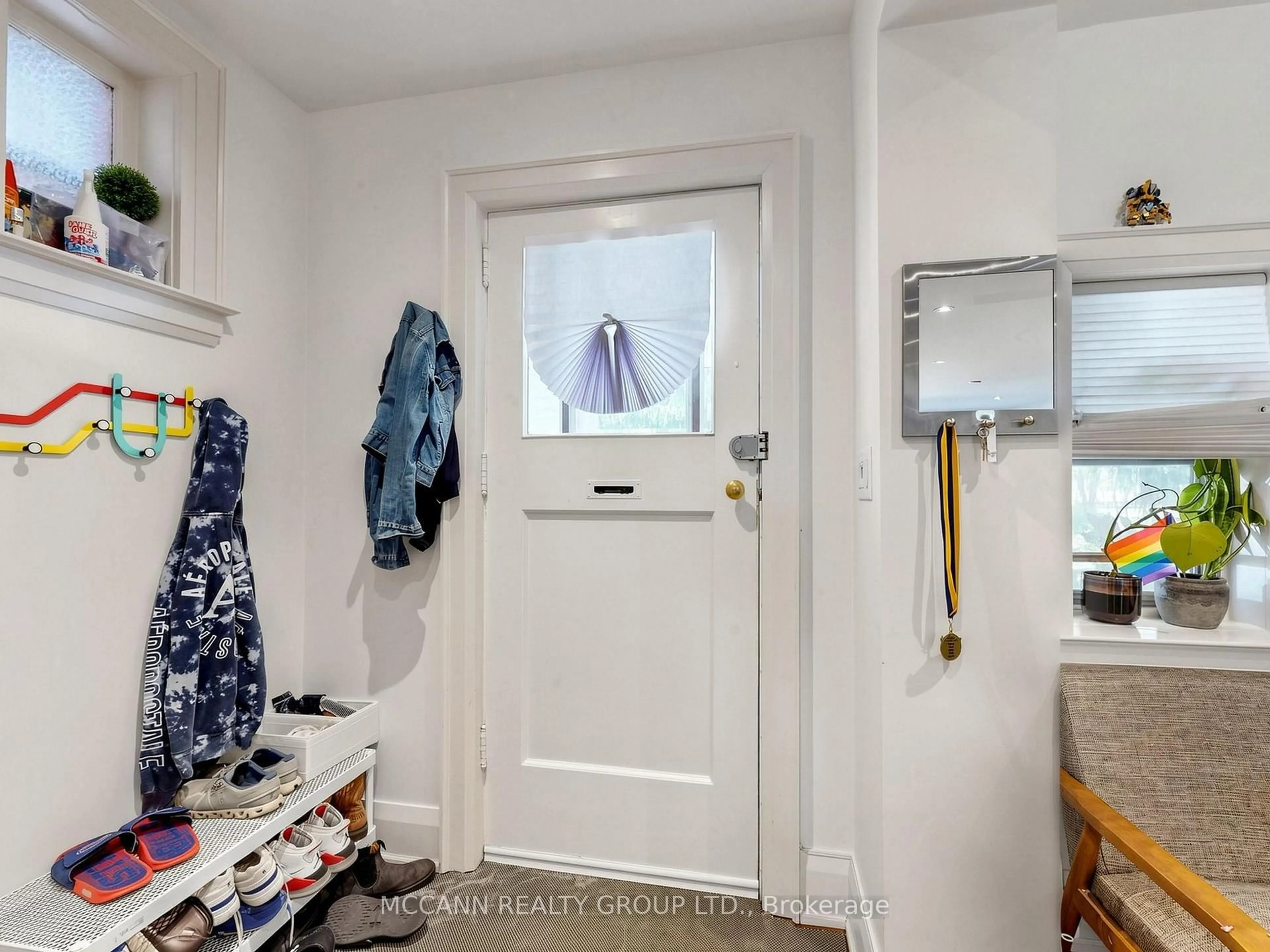 Indoor entryway for 507 Rushton Rd, Toronto Ontario M6C 2Y4