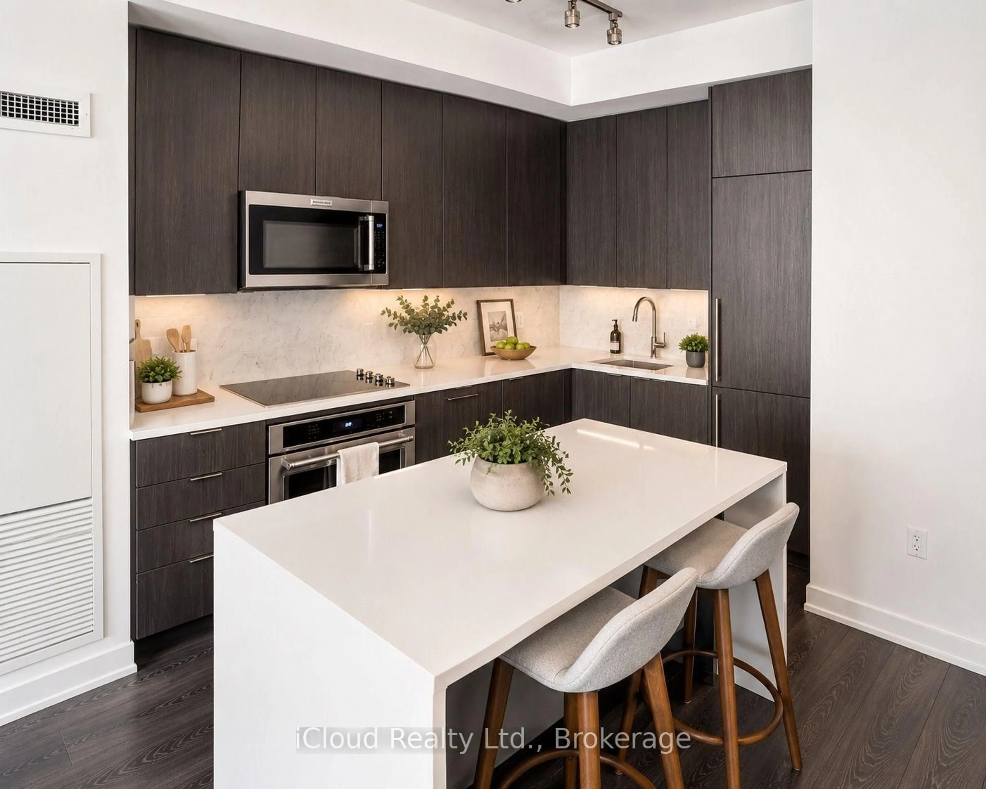 Contemporary kitchen, unknown for 38 Iannuzzi St #638, Toronto Ontario M5V 0S2