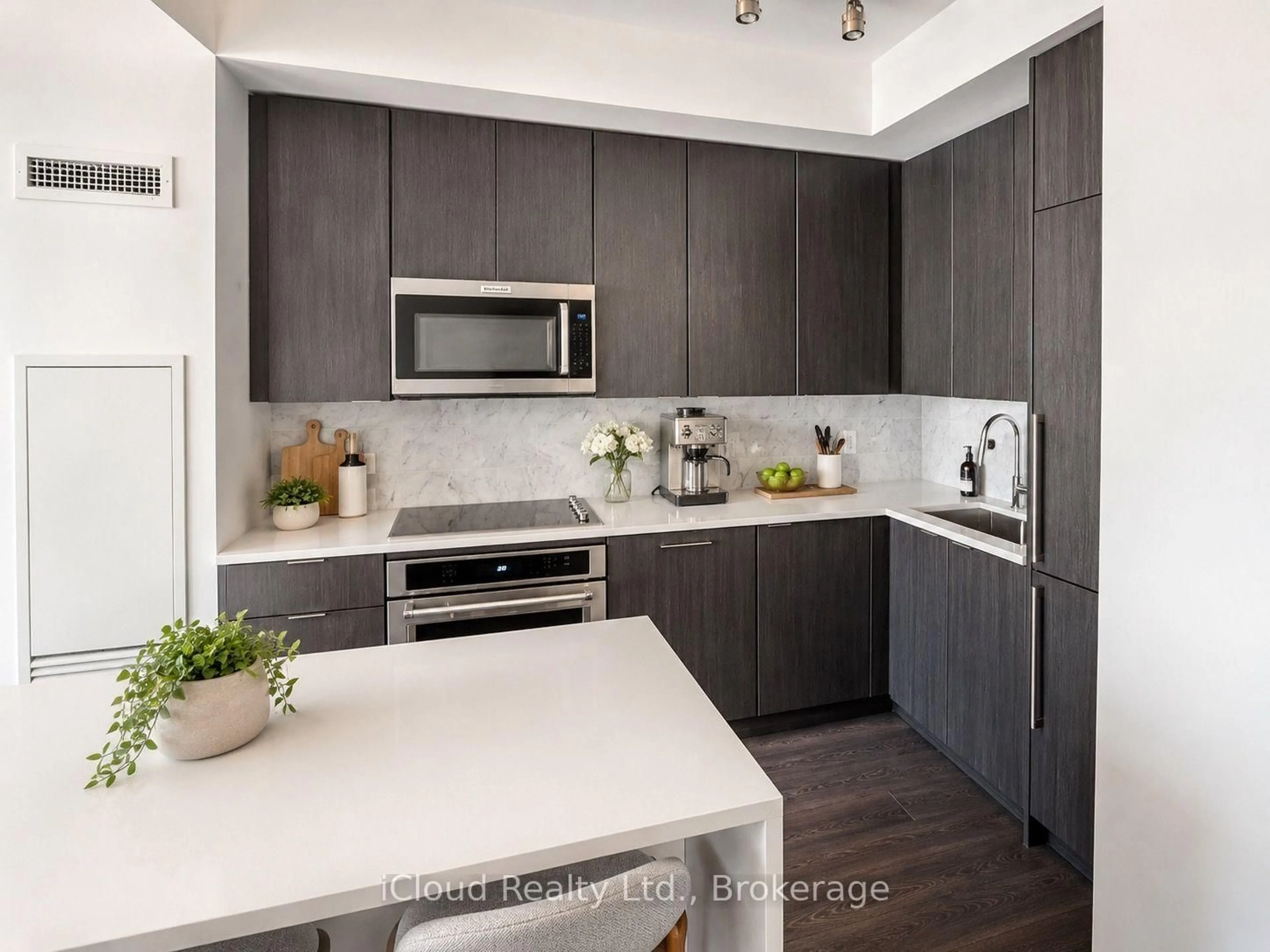 Contemporary kitchen, unknown for 38 Iannuzzi St #638, Toronto Ontario M5V 0S2