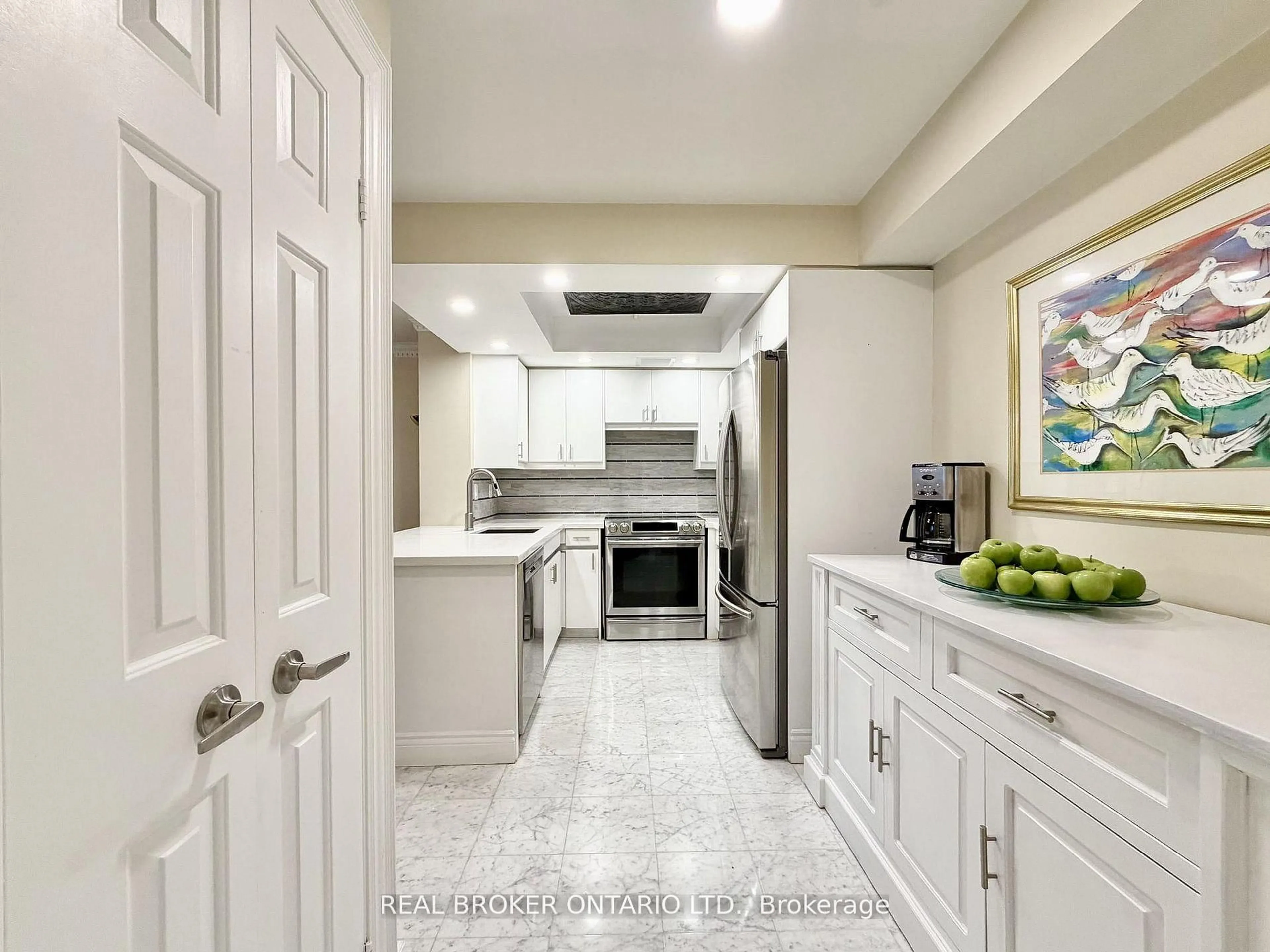 Contemporary kitchen, ceramic/tile floor for 130 Carlton St #602, Toronto Ontario M5A 4K3