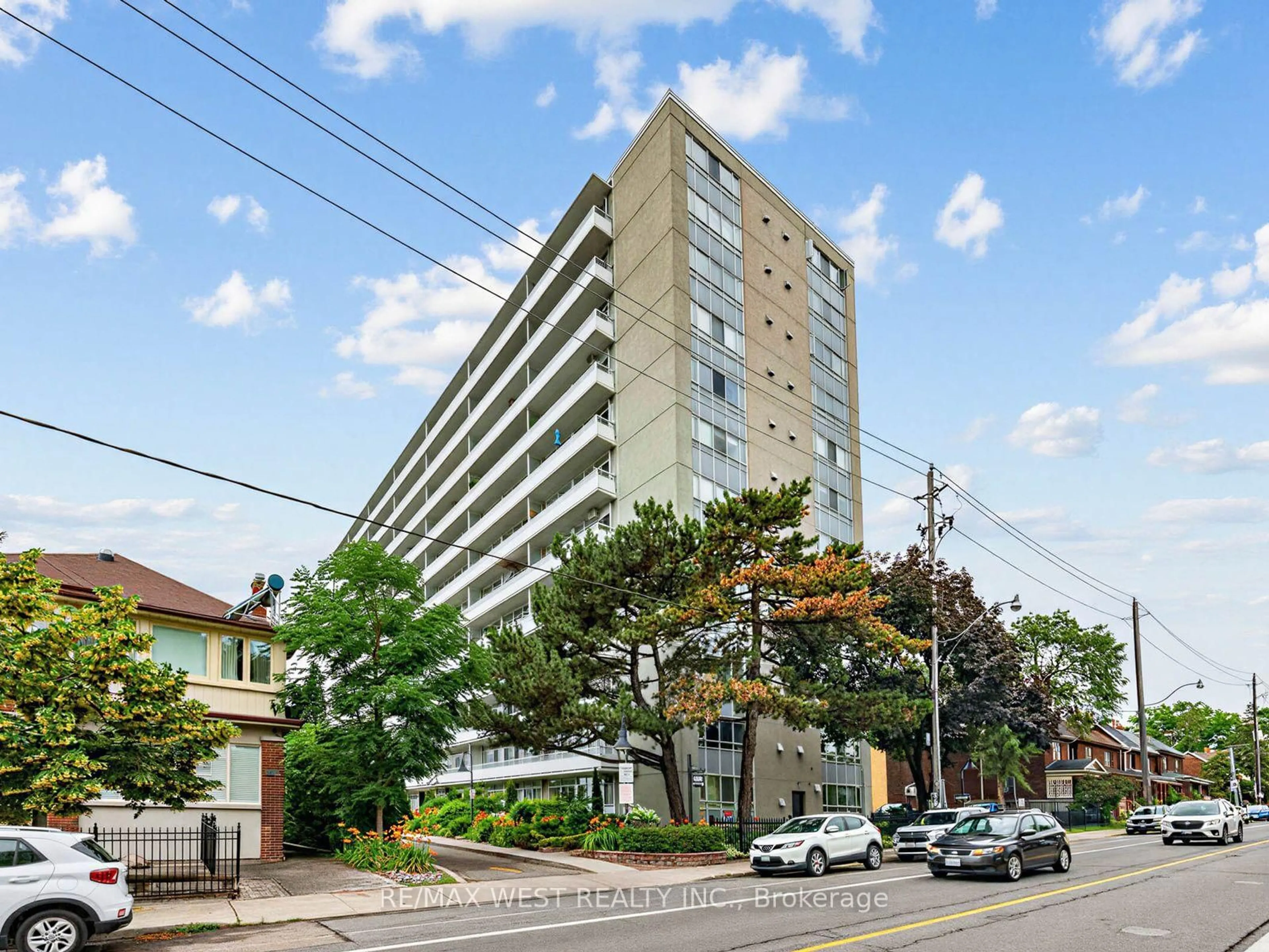 Unknown for 580 Christie St #302, Toronto Ontario M6G 3E3