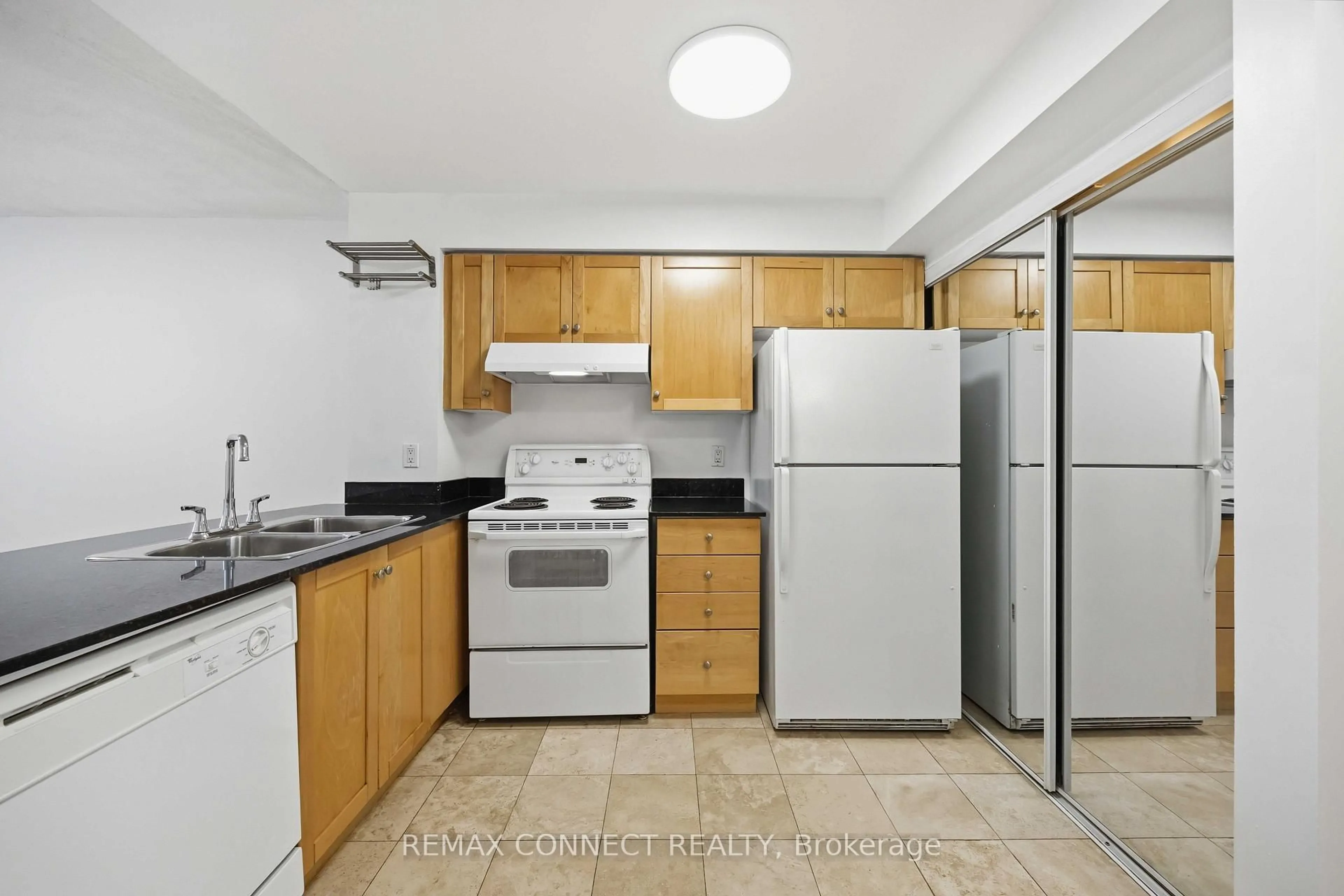 Standard kitchen, unknown for 313 Richmond St #1254, Toronto Ontario M5A 4S7