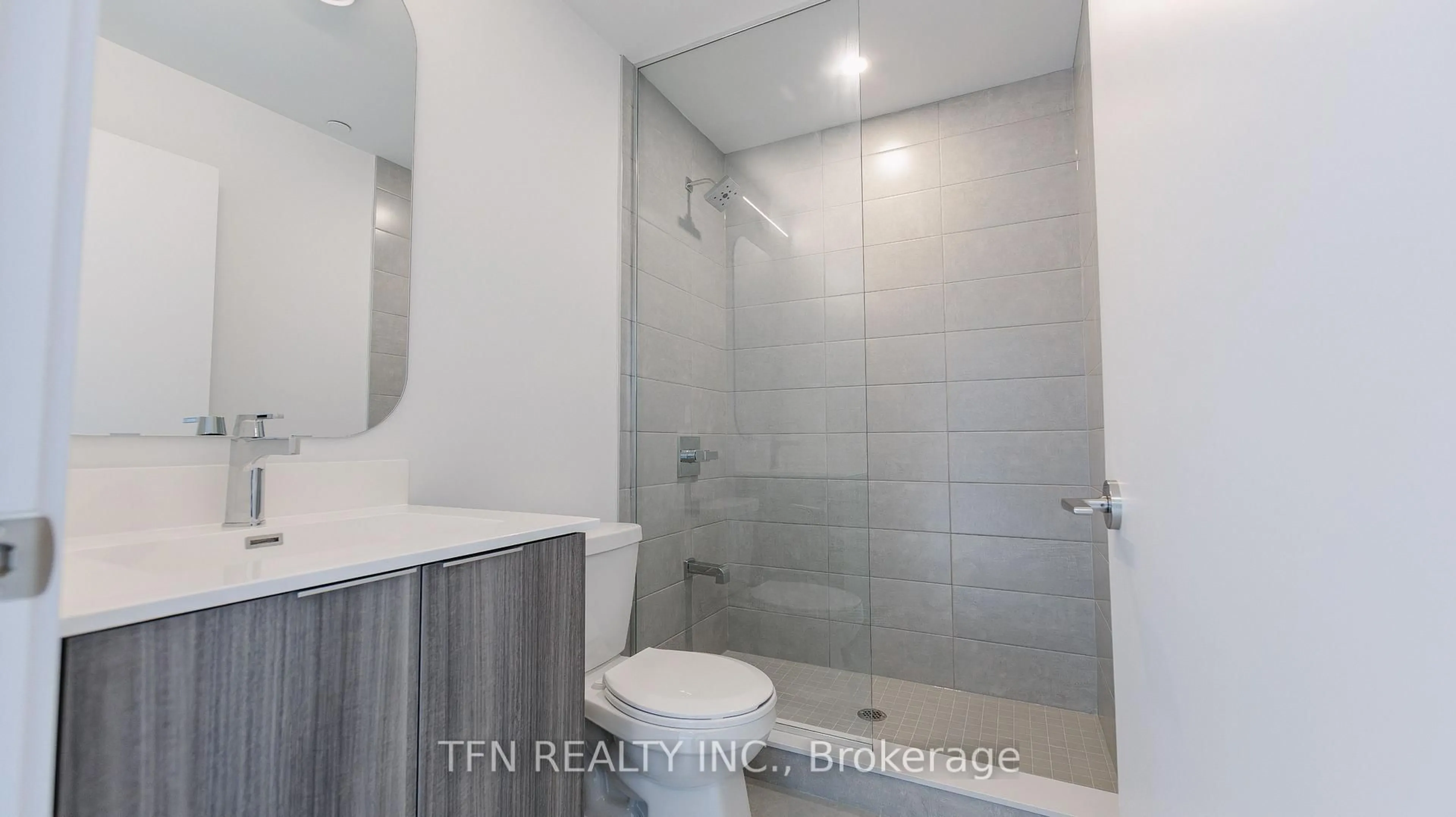 Standard bathroom, unknown for 15 Richardson St #1028, Toronto Ontario M5A 0Y5