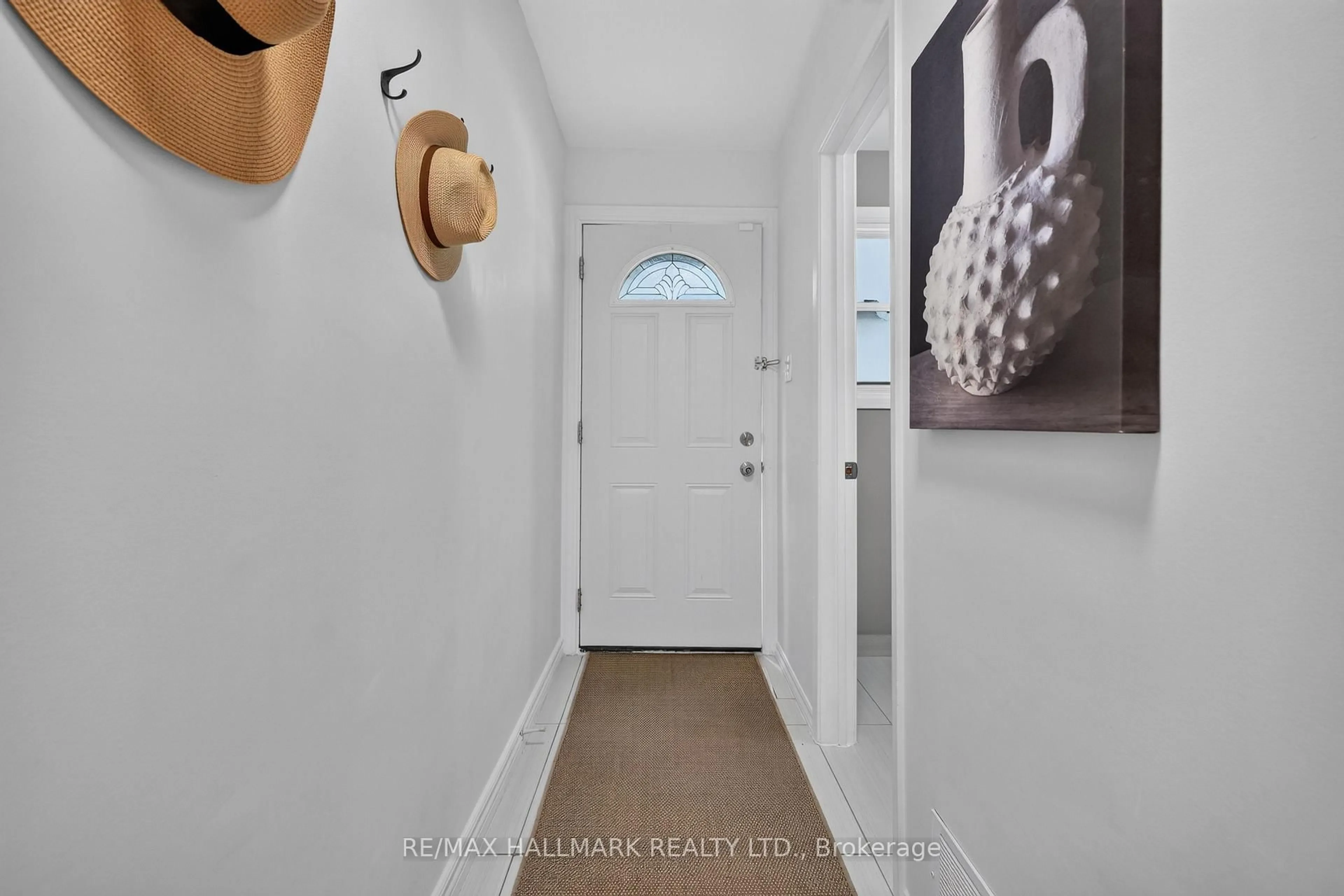 Indoor entryway for 113 Wild Briar Way #77, Toronto Ontario M2J 2L5