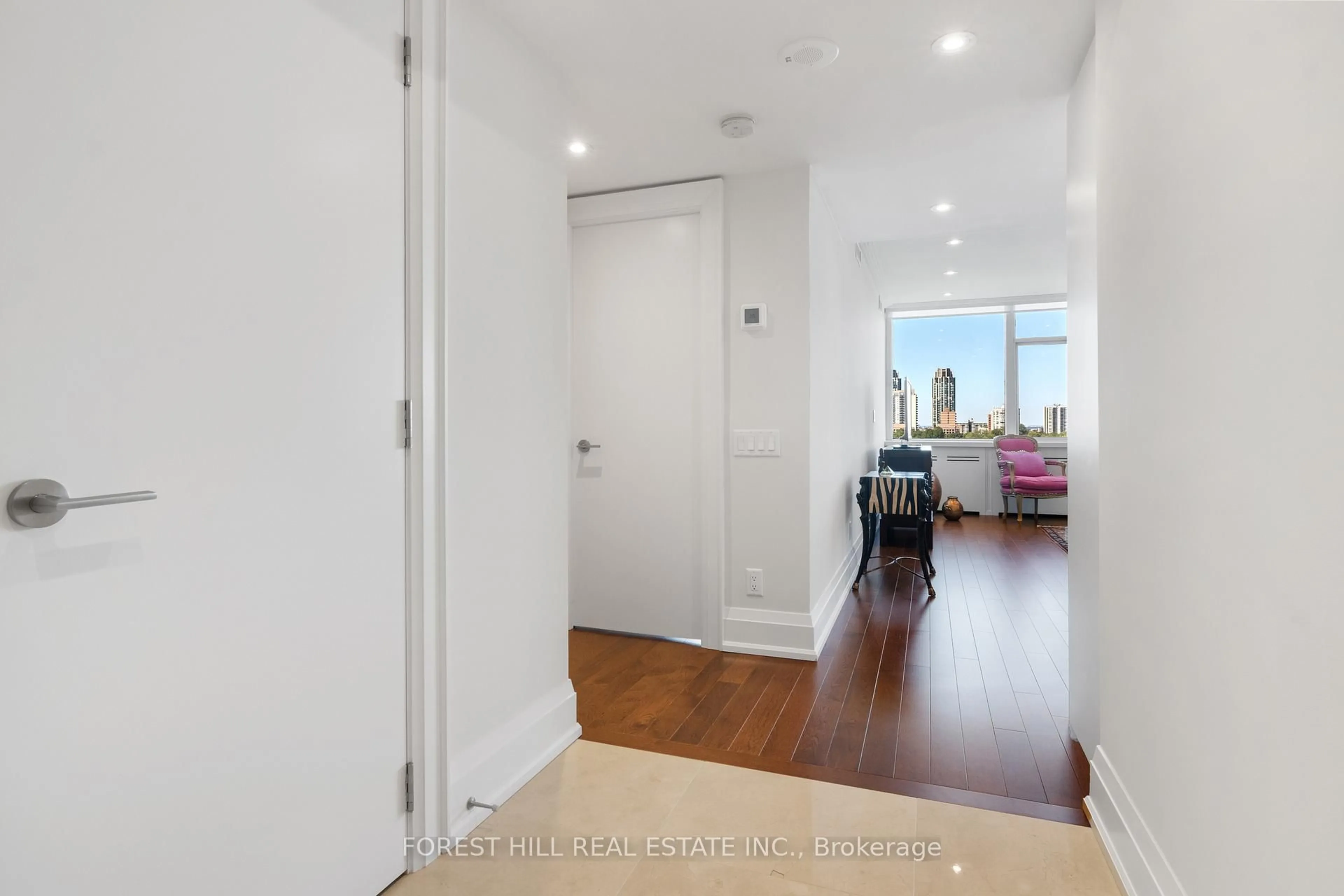 Indoor entryway for 500 Avenue Rd #1401, Toronto Ontario M4V 2J6