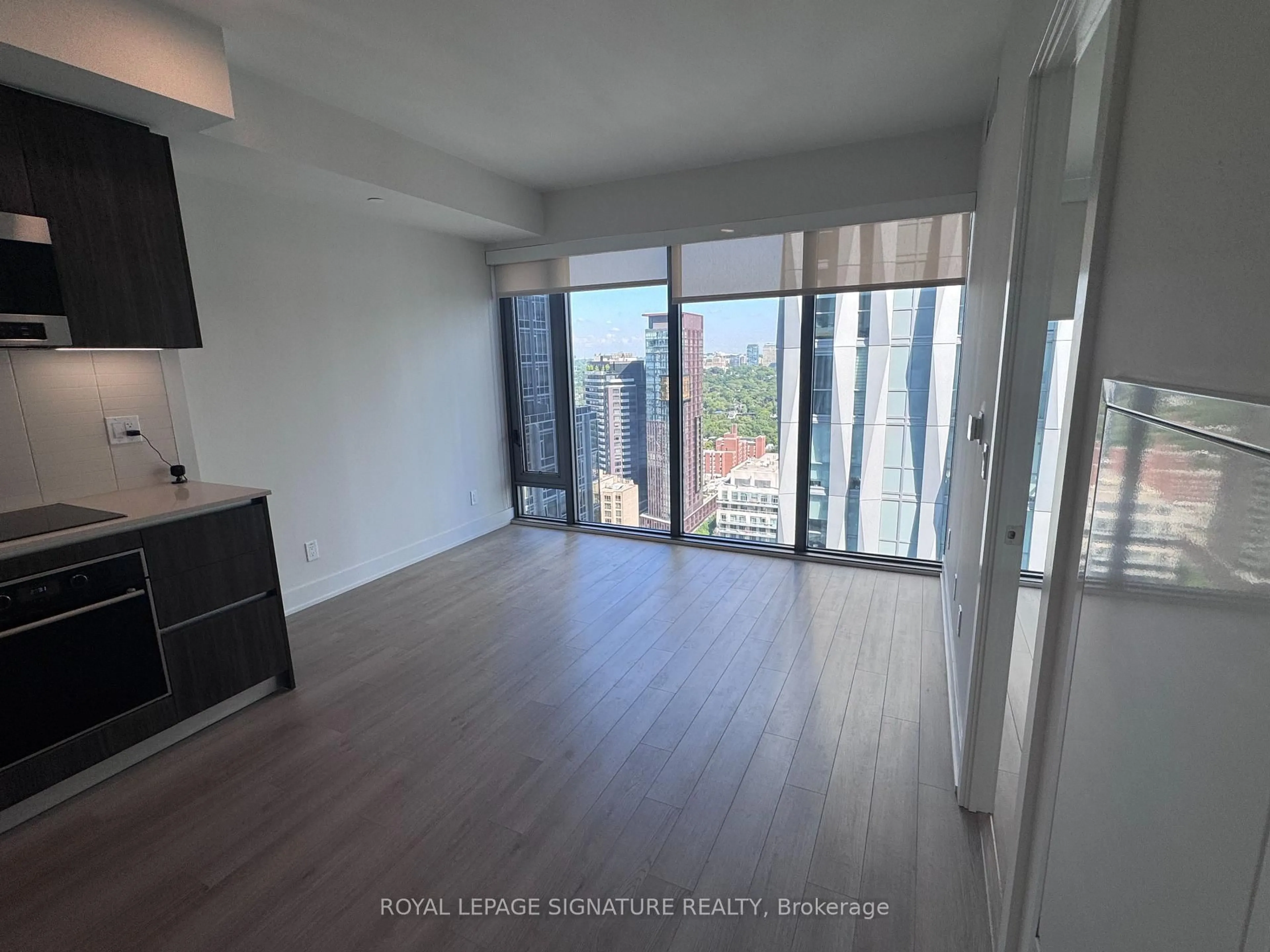 A pic of a room for 8 Cumberland St #2801, Toronto Ontario M4W 0B6