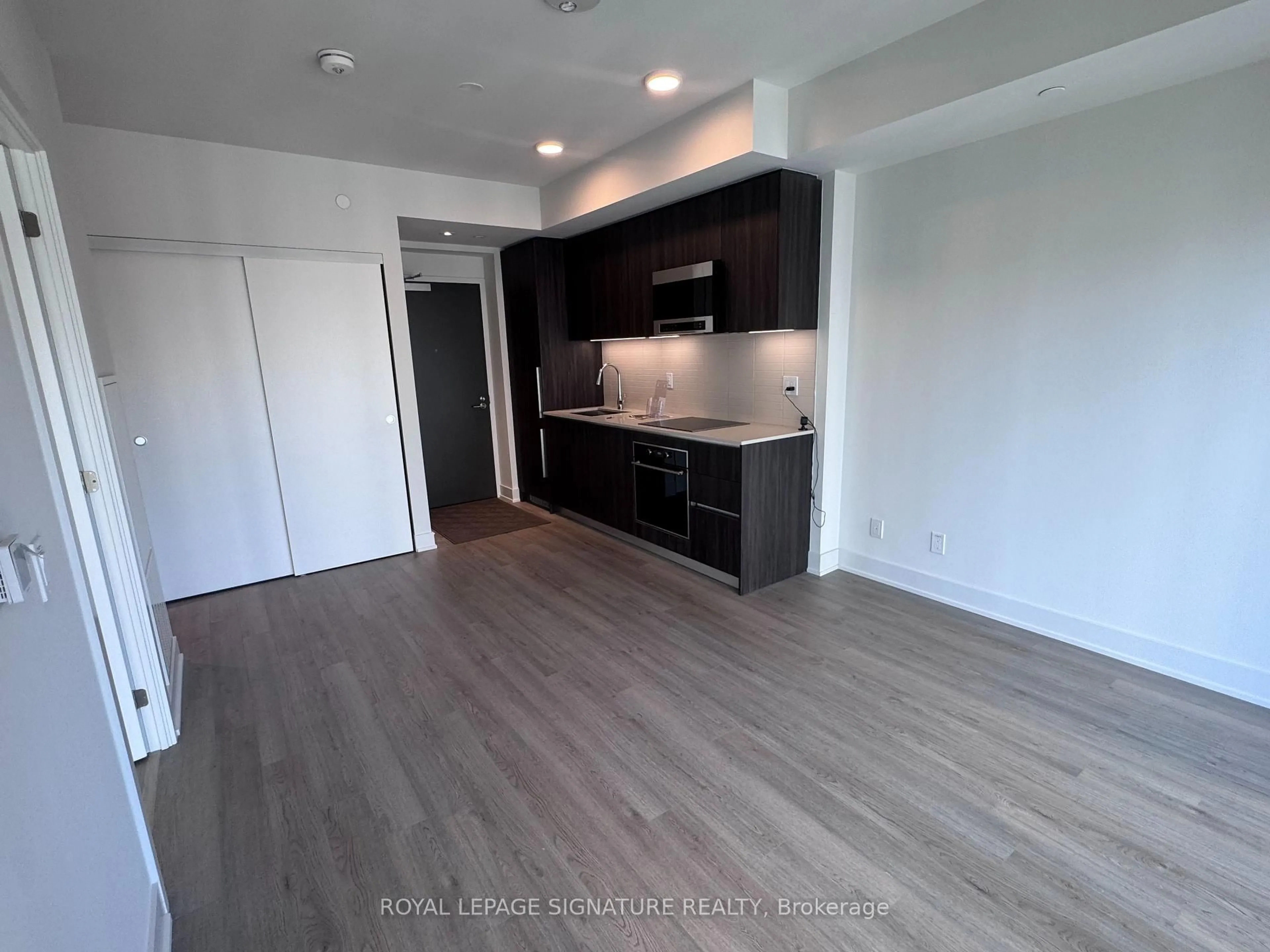 A pic of a room for 8 Cumberland St #2801, Toronto Ontario M4W 0B6