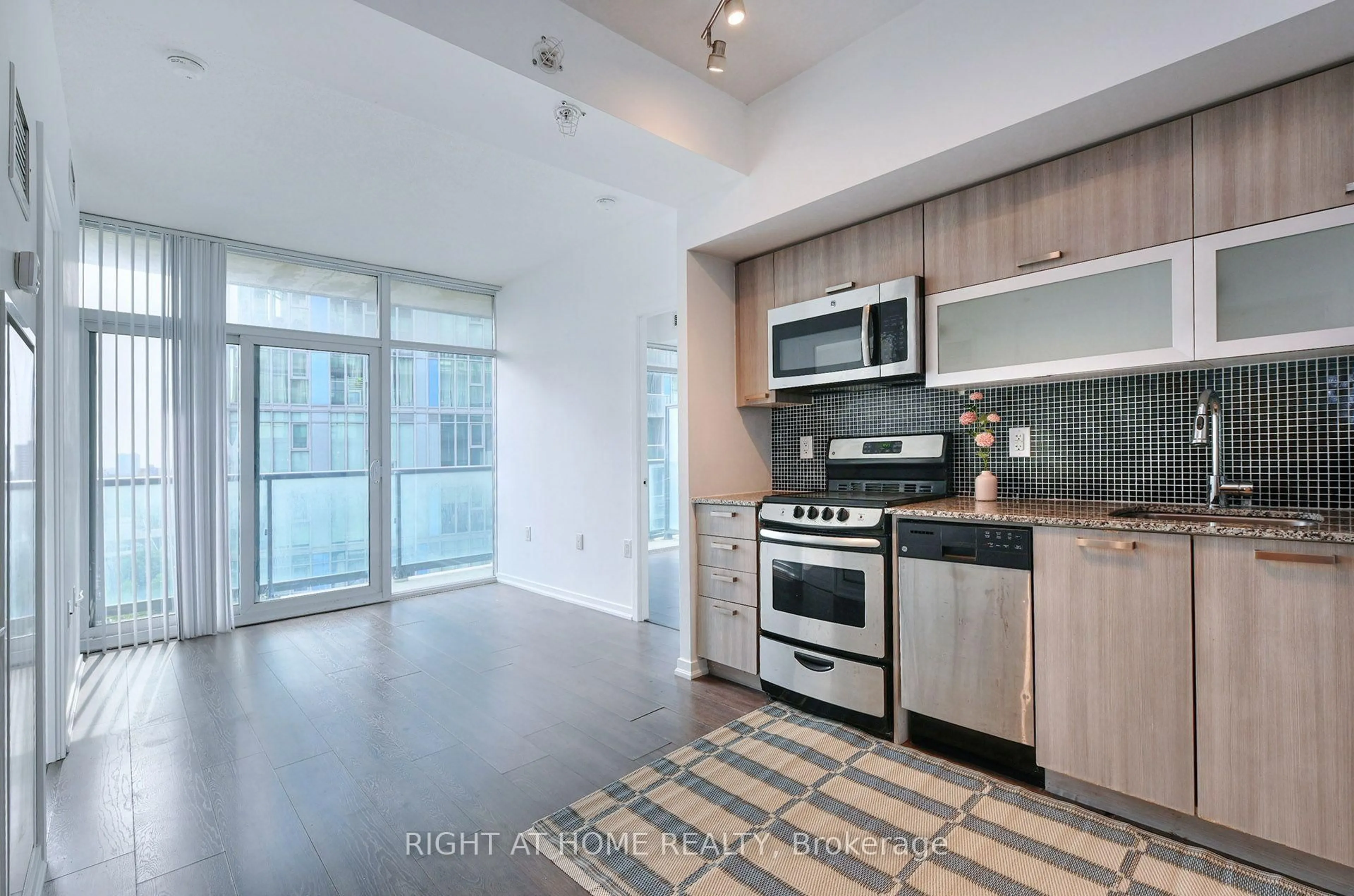 Unknown for 36 Lisgar St #1511, Toronto Ontario M6J 0C7