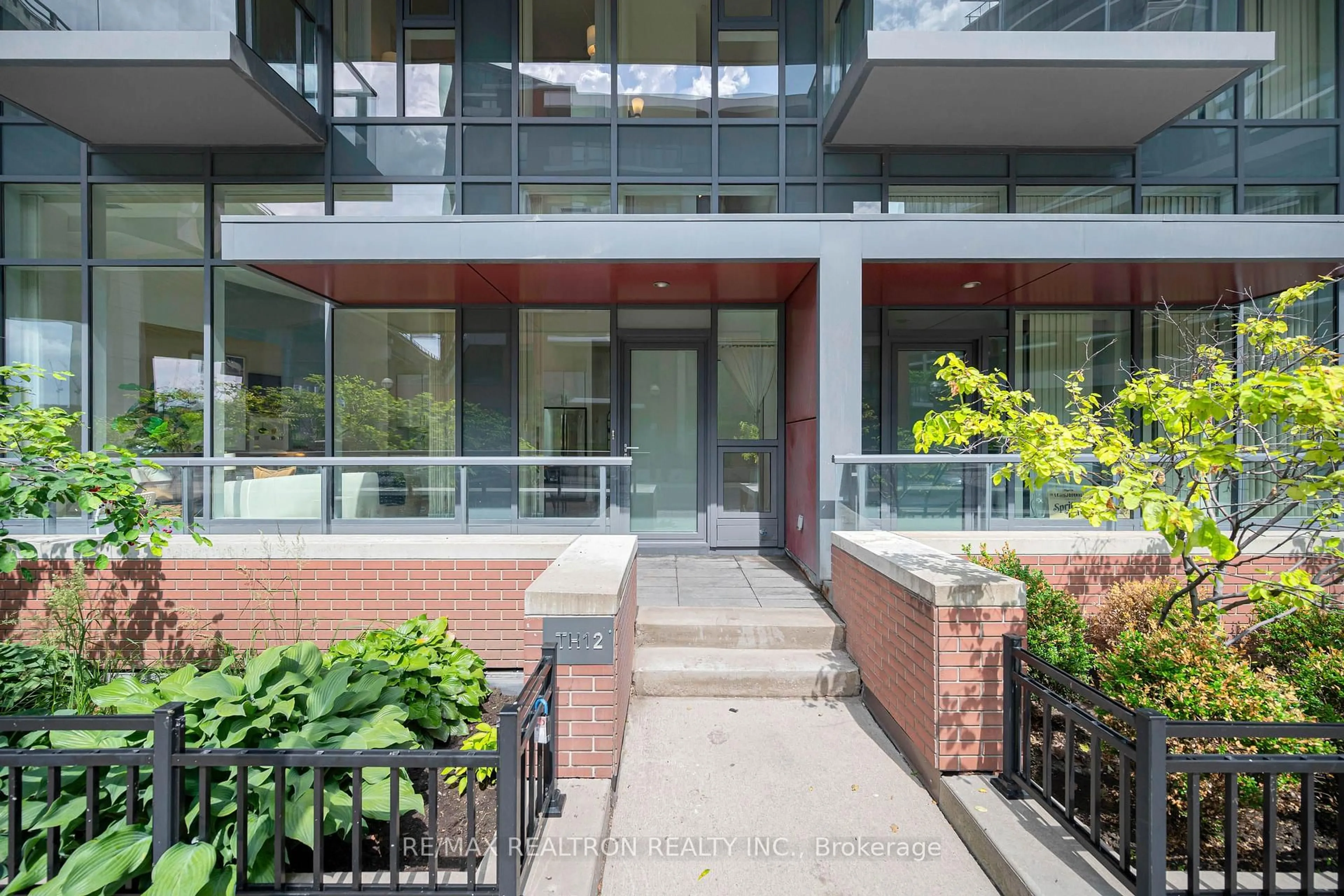Unknown for 20 Bruyeres Mews #TH12, Toronto Ontario M5V 0G8