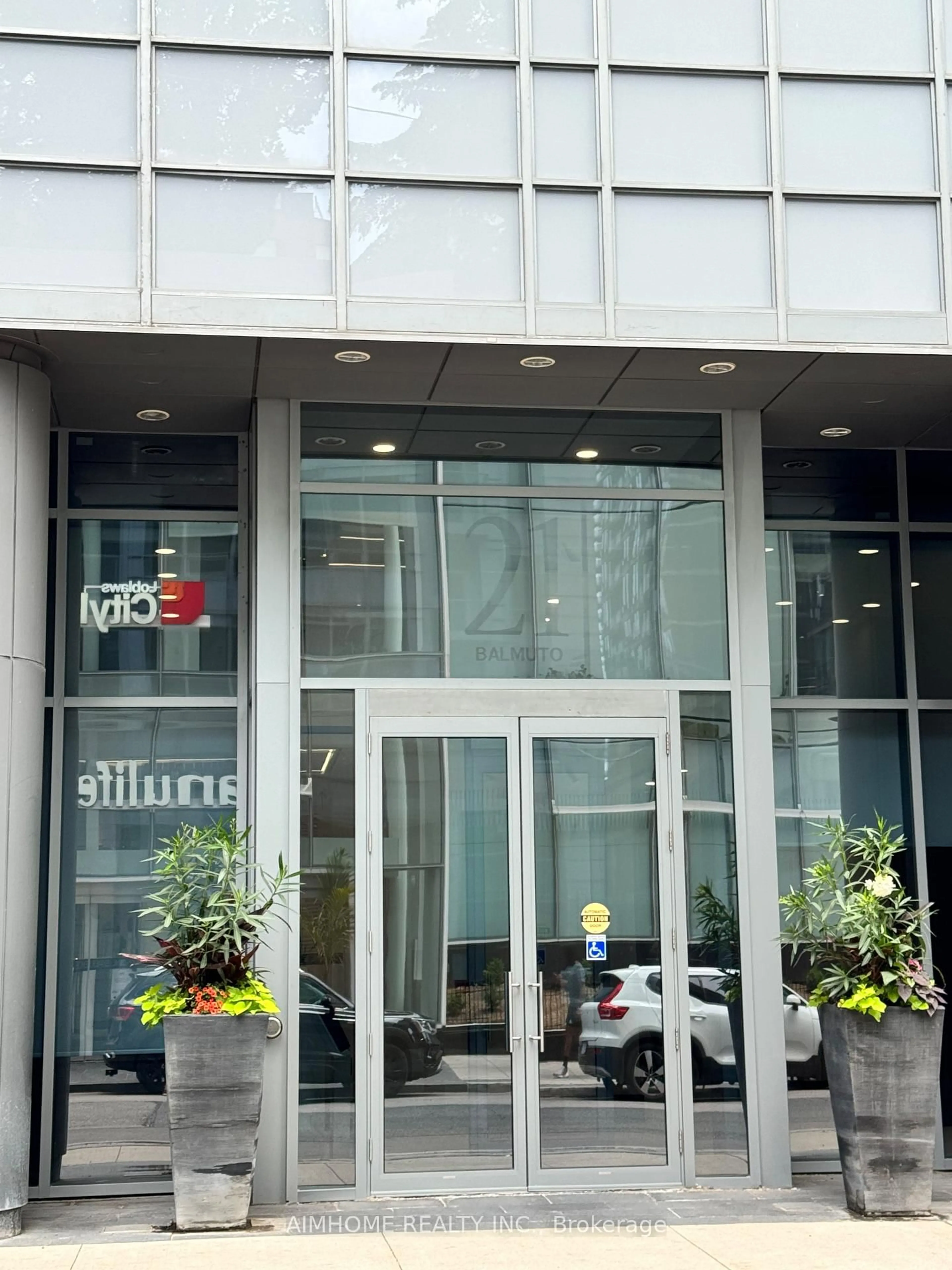 Indoor foyer for 21 Balmuto St #1801, Toronto Ontario M4Y 1W4