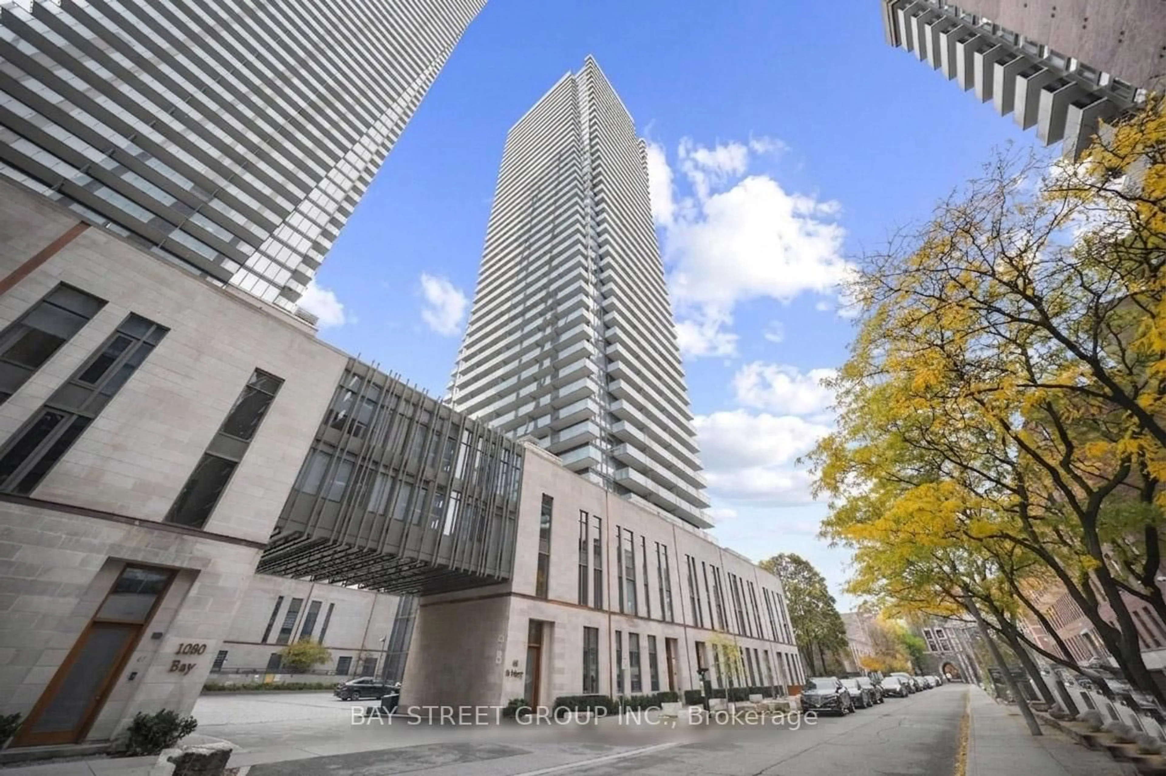 Indoor foyer for 65 St Mary St #2910, Toronto Ontario M5S 0A6