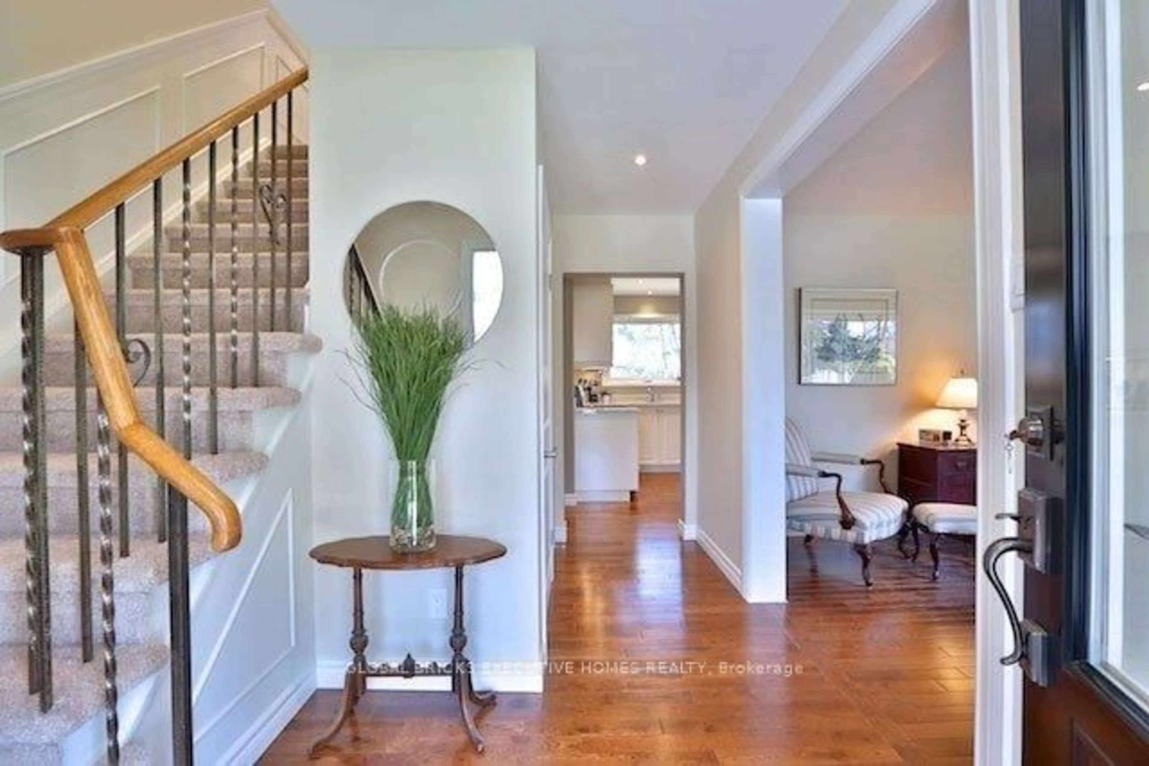 Indoor entryway for 23 Whitefriars Dr, Toronto Ontario M3A 2L2