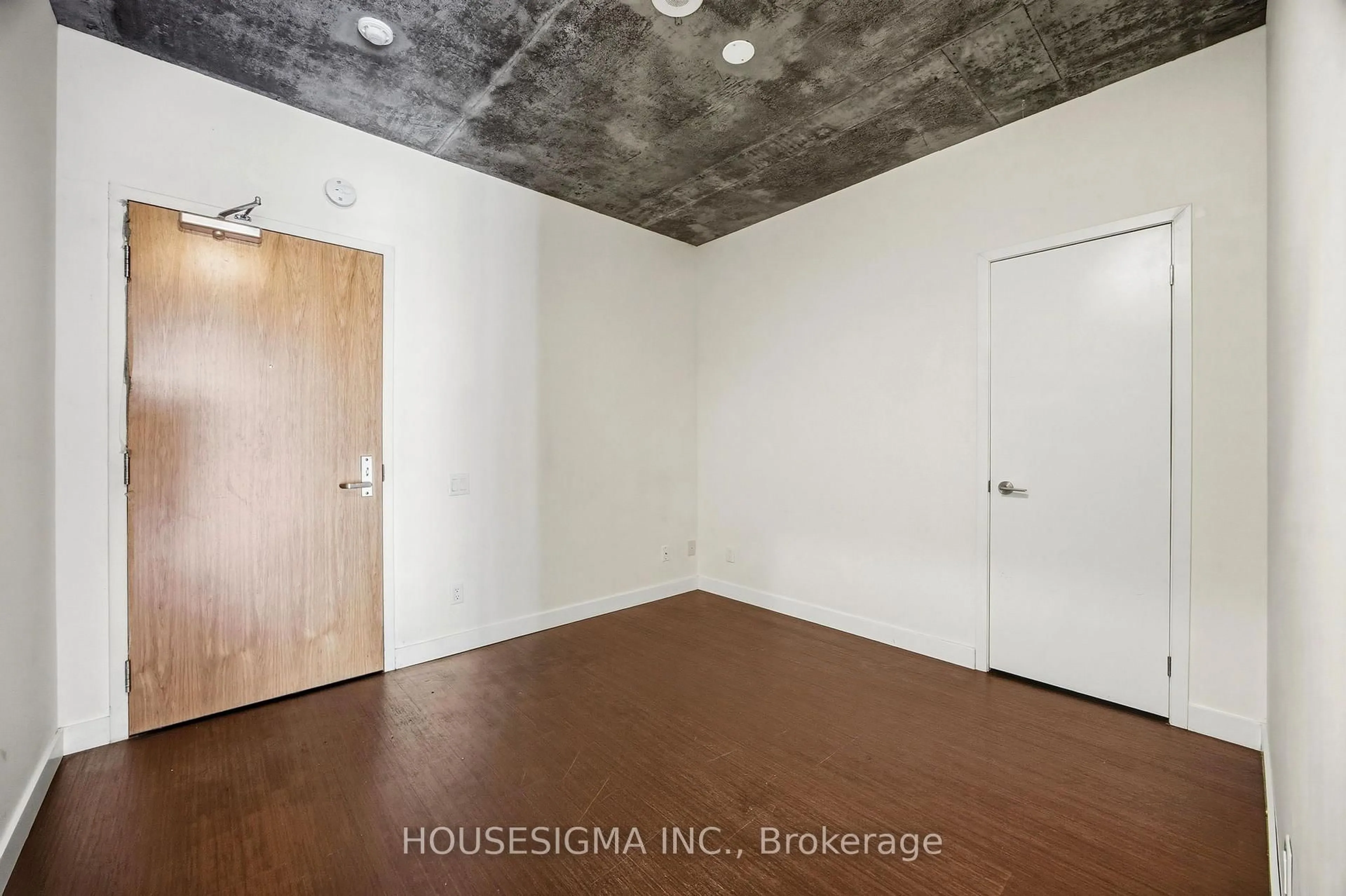 A pic of a room for 138 Princess St #406, Toronto Ontario M5A 0B1