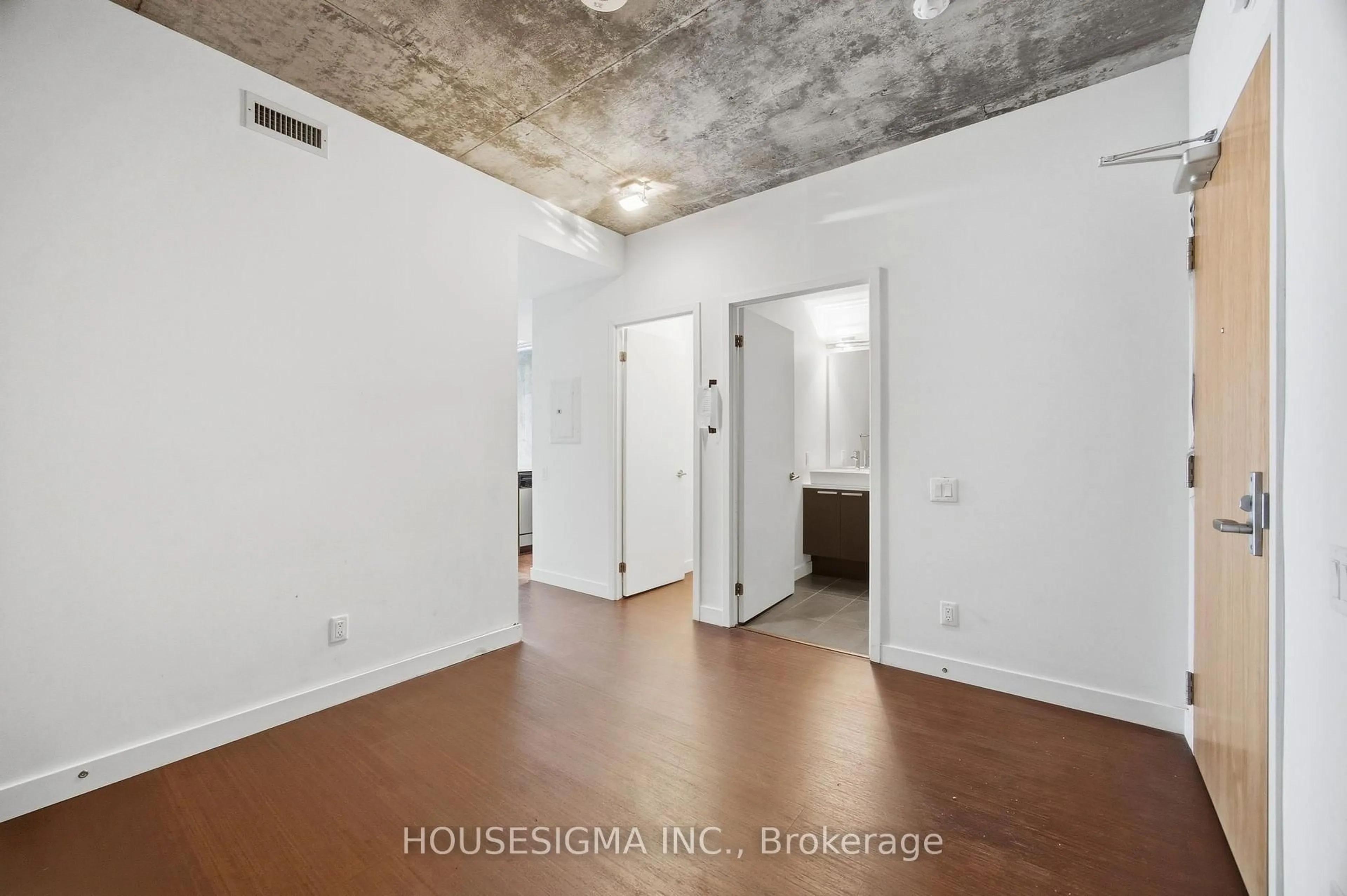 A pic of a room for 138 Princess St #406, Toronto Ontario M5A 0B1