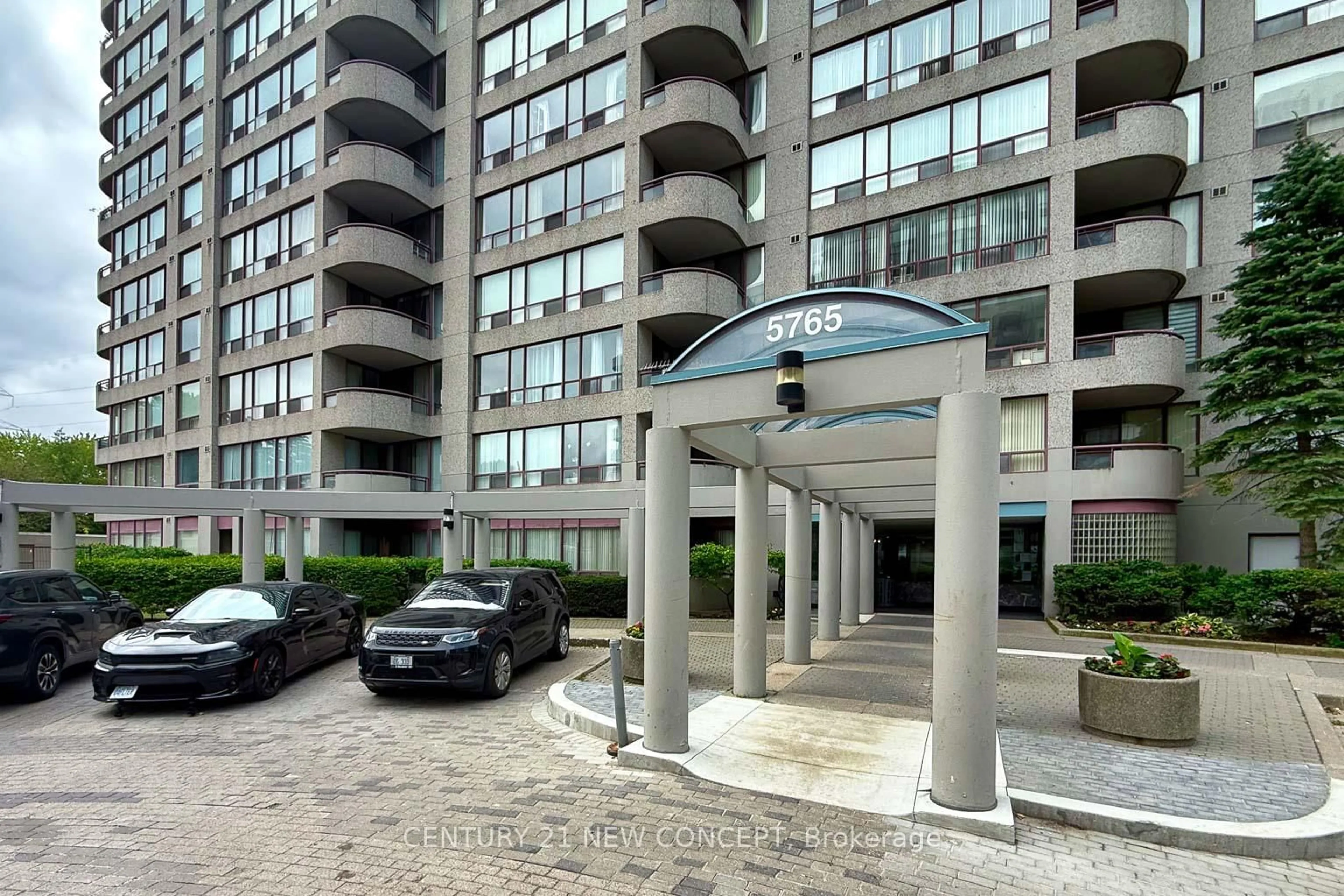 Indoor foyer for 5765 Yonge St #101, Toronto Ontario M2M 4H9