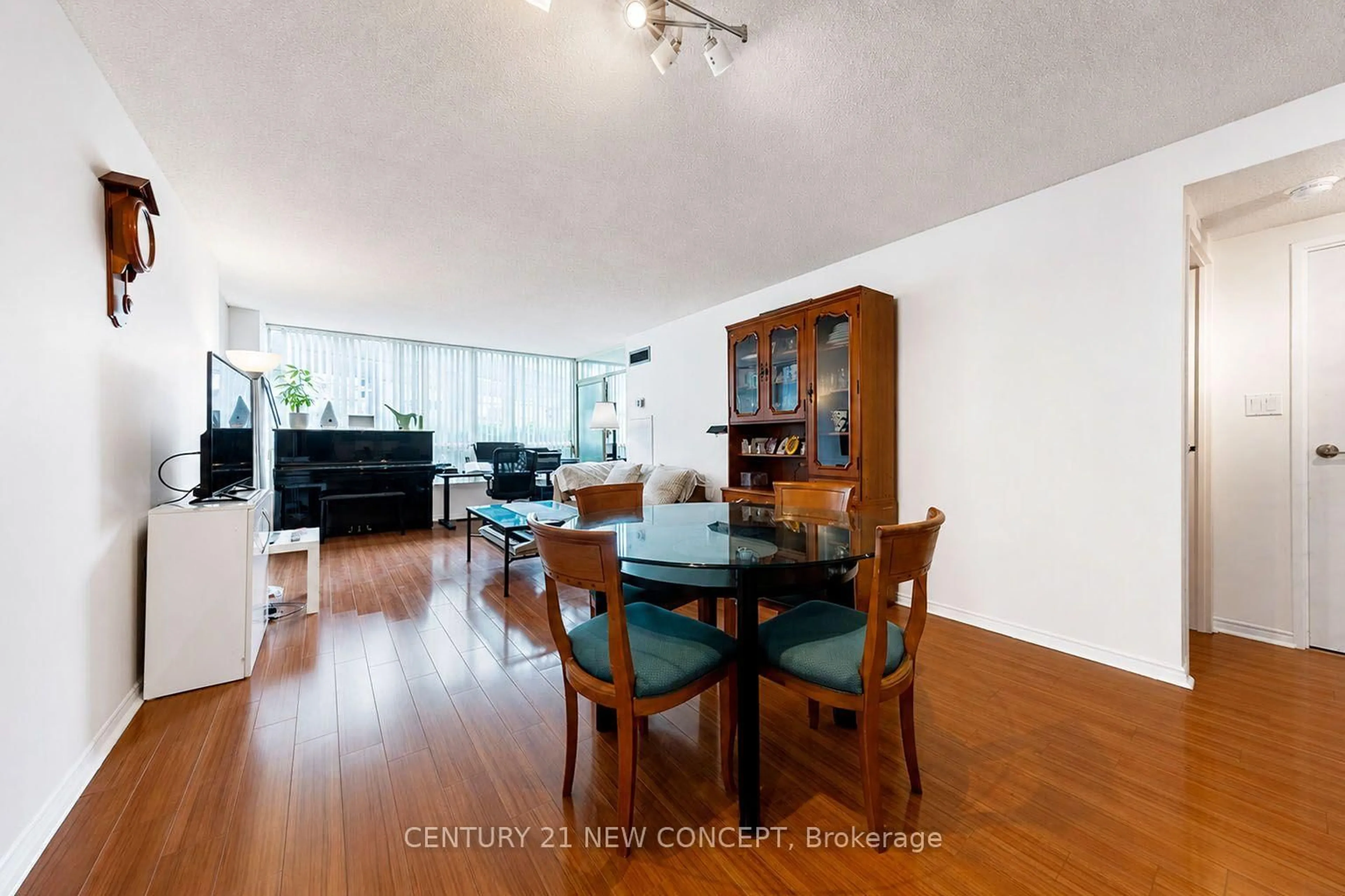 Dining room, wood/laminate floor for 5765 Yonge St #101, Toronto Ontario M2M 4H9