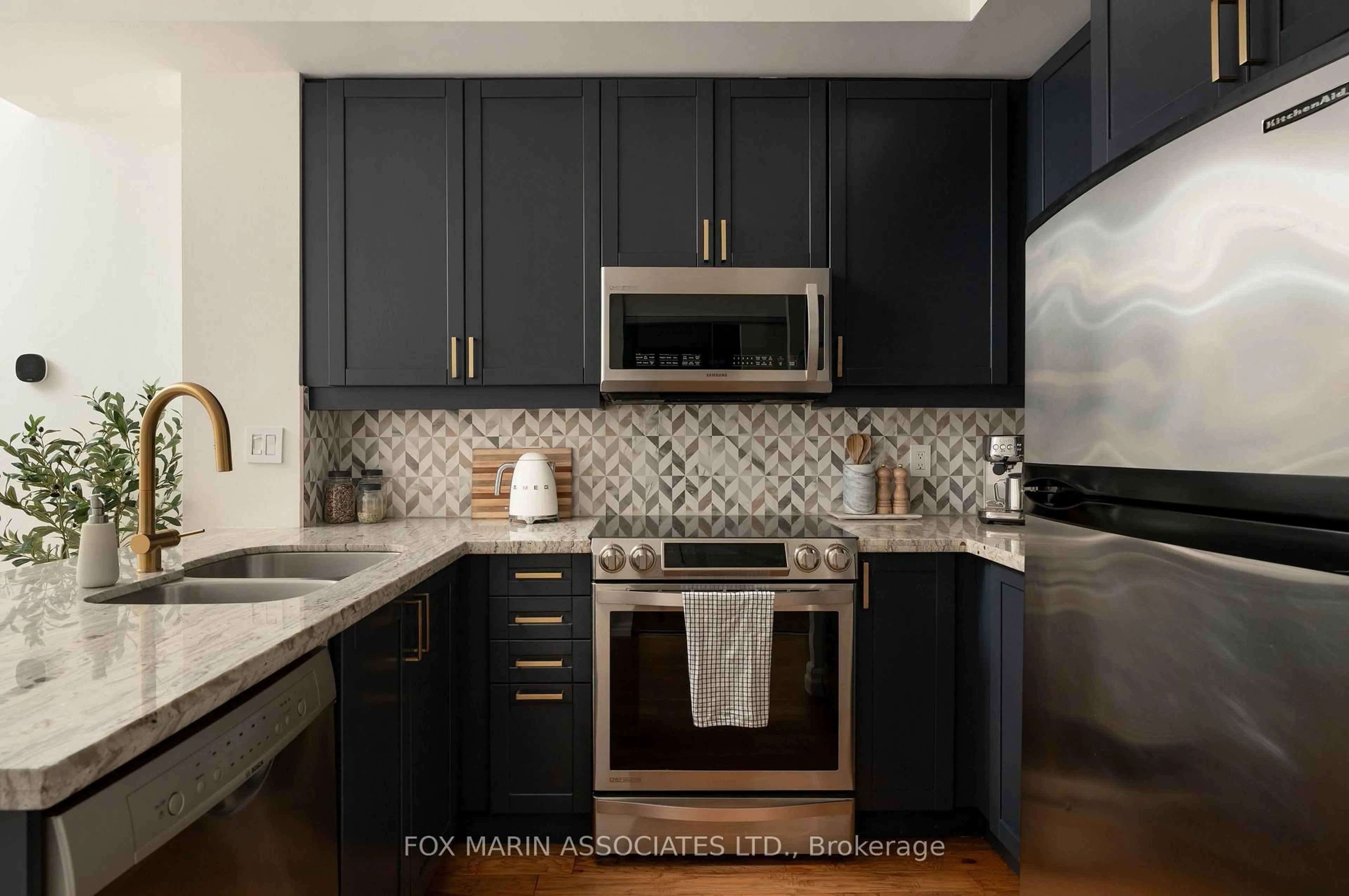 Contemporary kitchen, ceramic/tile floor for 901 Queen St #214, Toronto Ontario M6J 3X4