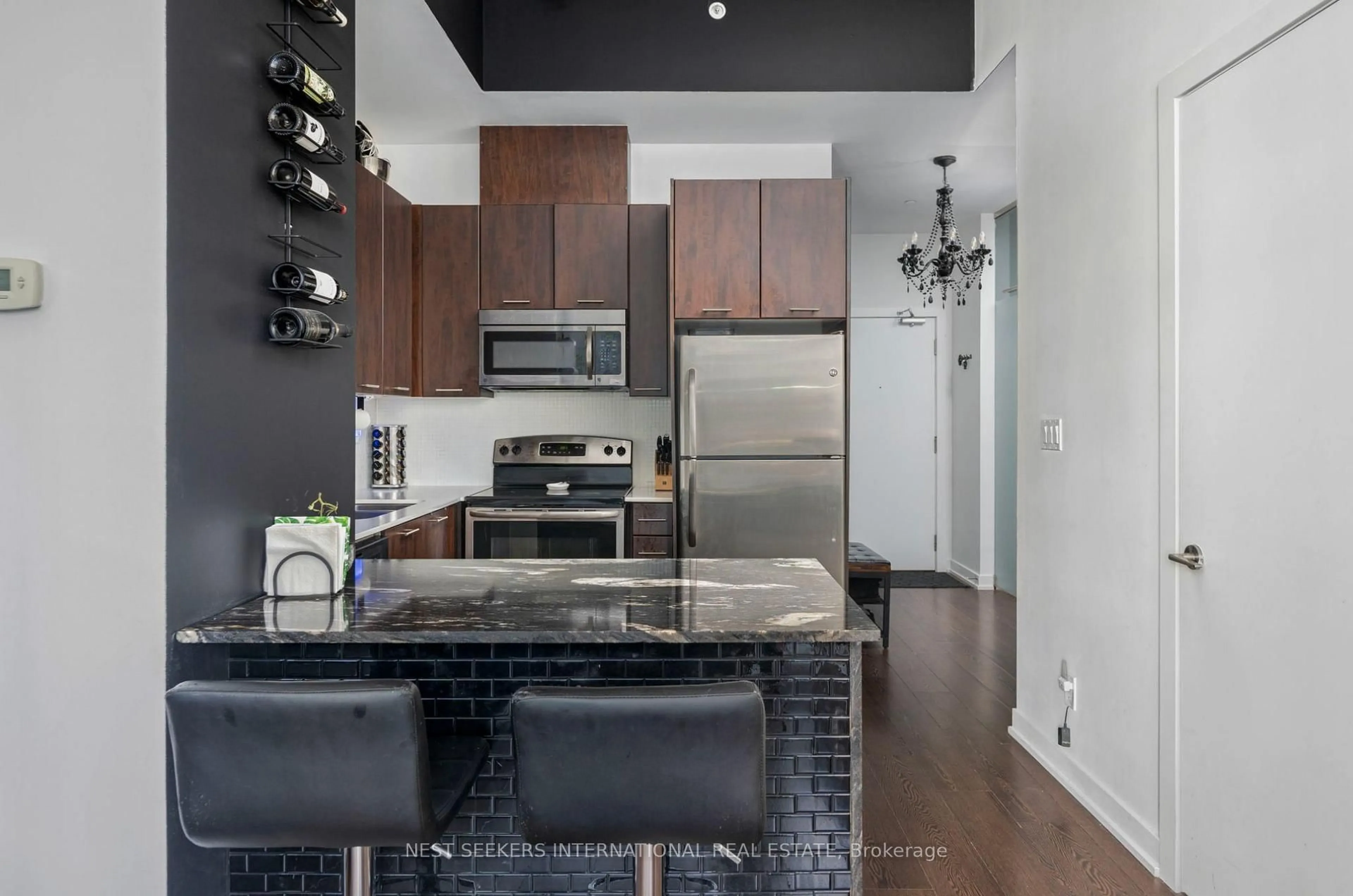 Contemporary kitchen, unknown for 20 Bruyeres Mews #705, Toronto Ontario M5V 0G8