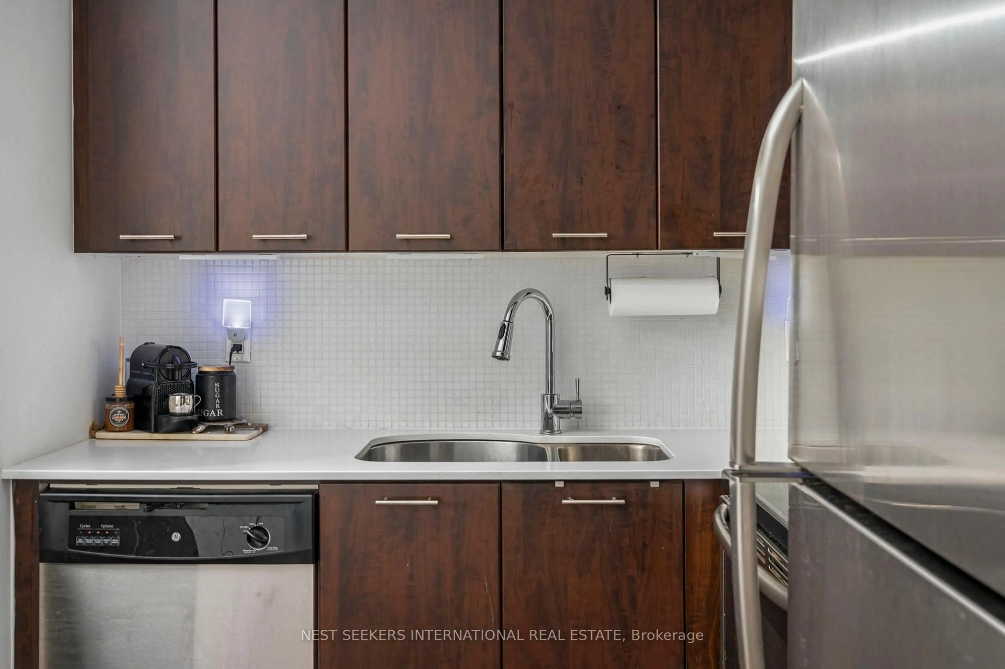 Standard kitchen, unknown for 20 Bruyeres Mews #705, Toronto Ontario M5V 0G8