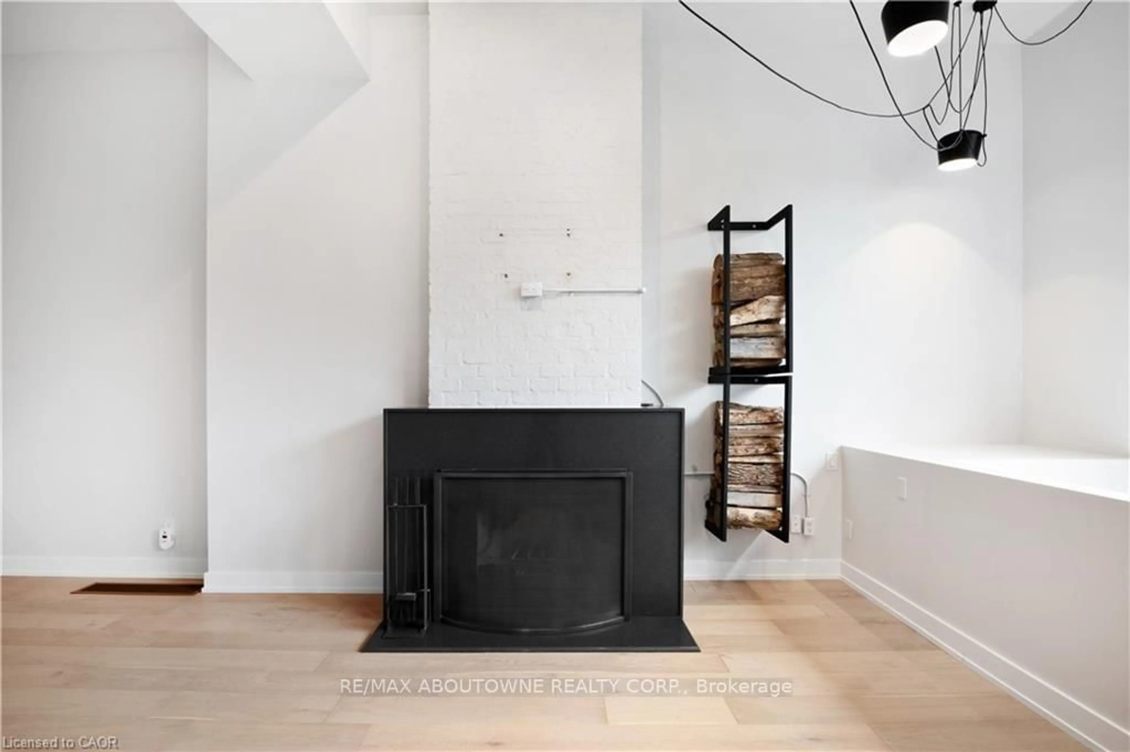 Unknown for 676 Richmond St #105, Toronto Ontario M6J 1C3