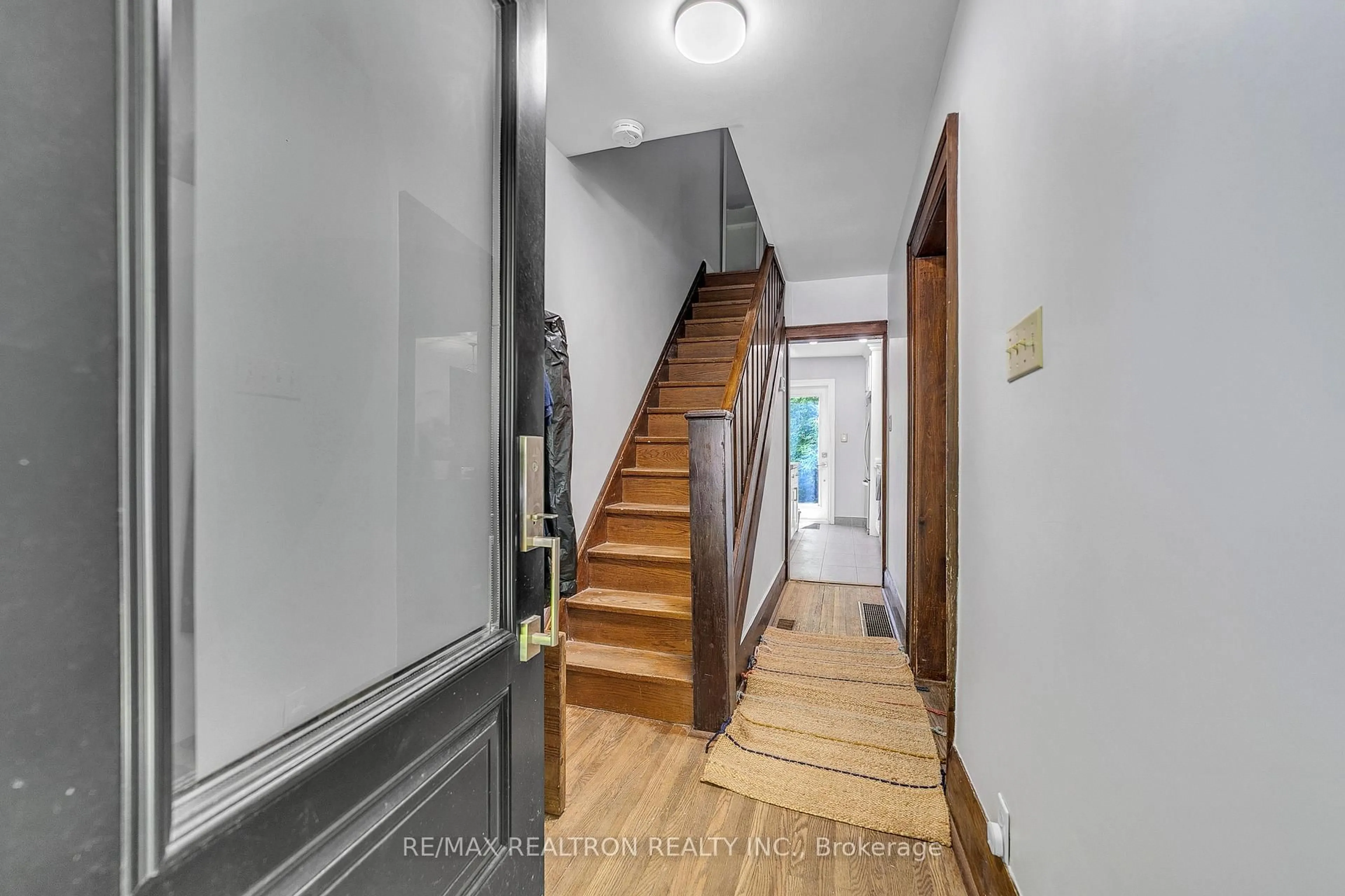 Indoor entryway for 327 Deloraine Ave, Toronto Ontario M5M 2B4