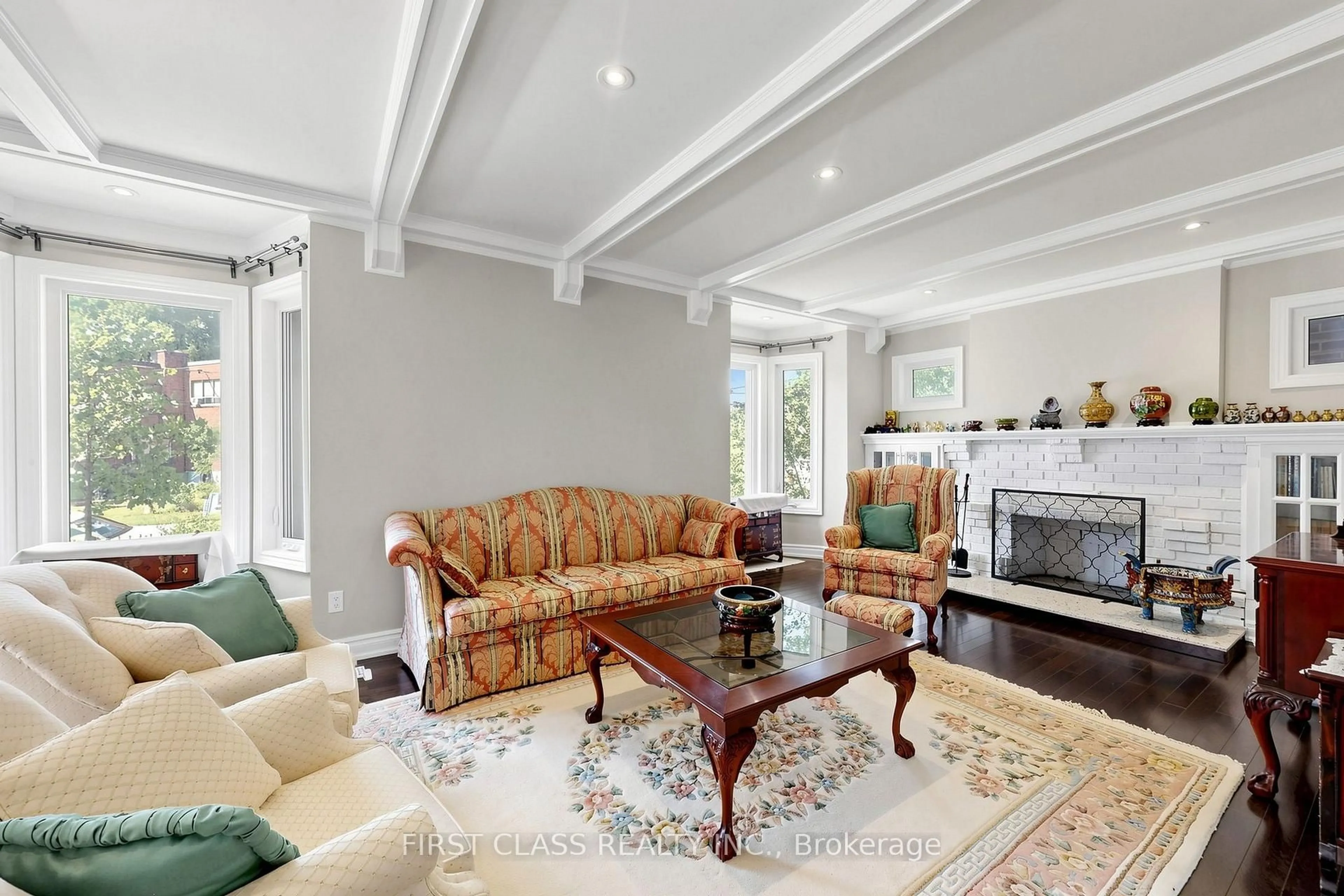Living room with furniture, unknown for 18 Yonge Blvd, Toronto Ontario M5M 3G5