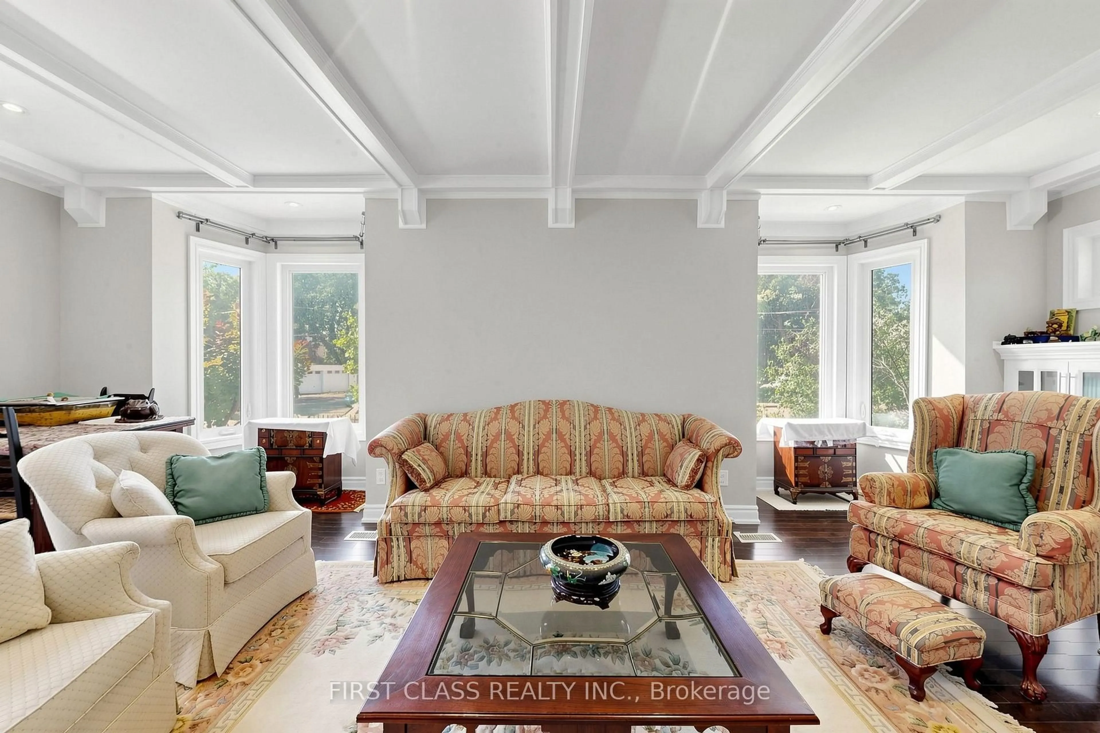 Living room with furniture, unknown for 18 Yonge Blvd, Toronto Ontario M5M 3G5