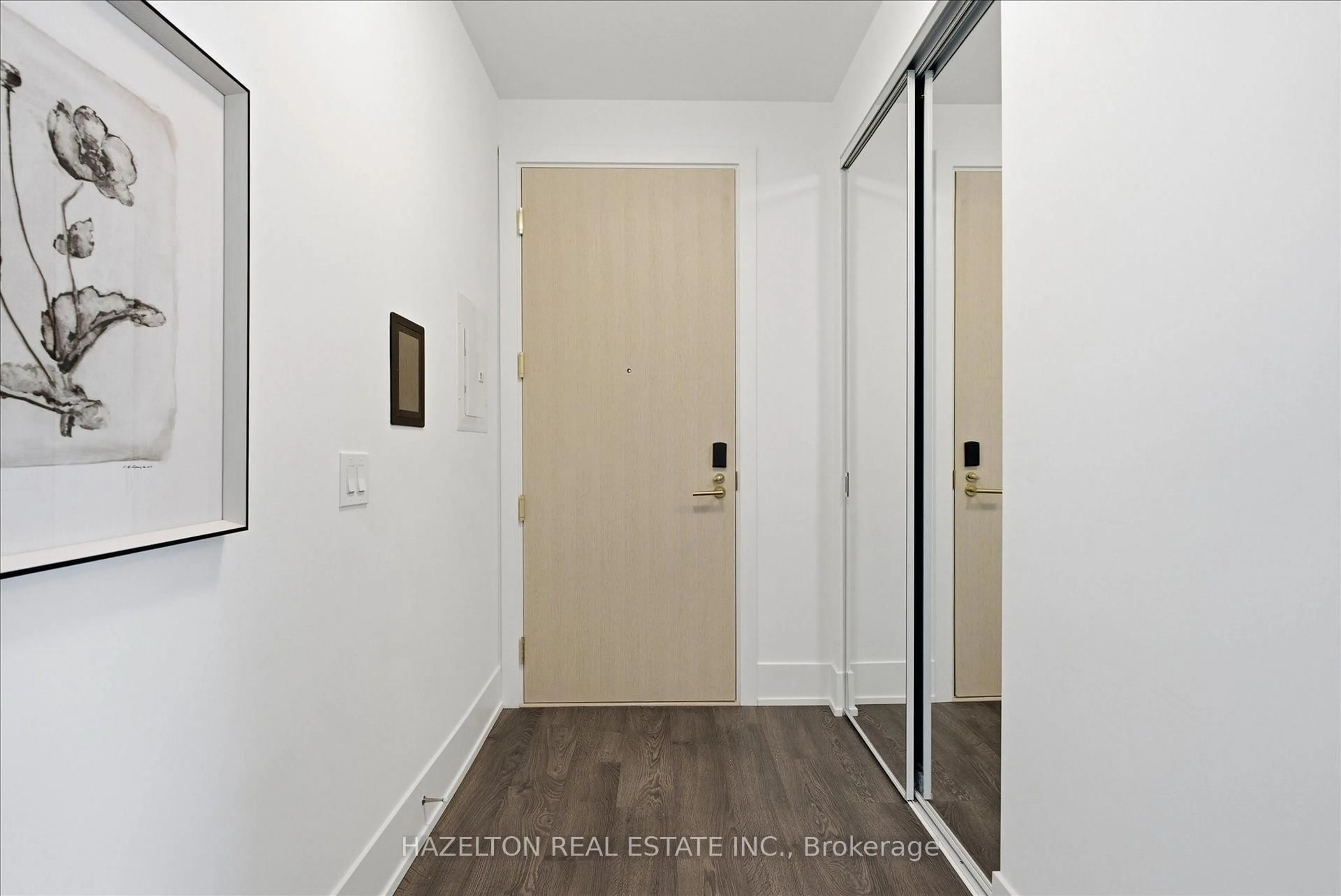 Indoor entryway for 480 Front St #1915, Toronto Ontario M5V 0V5