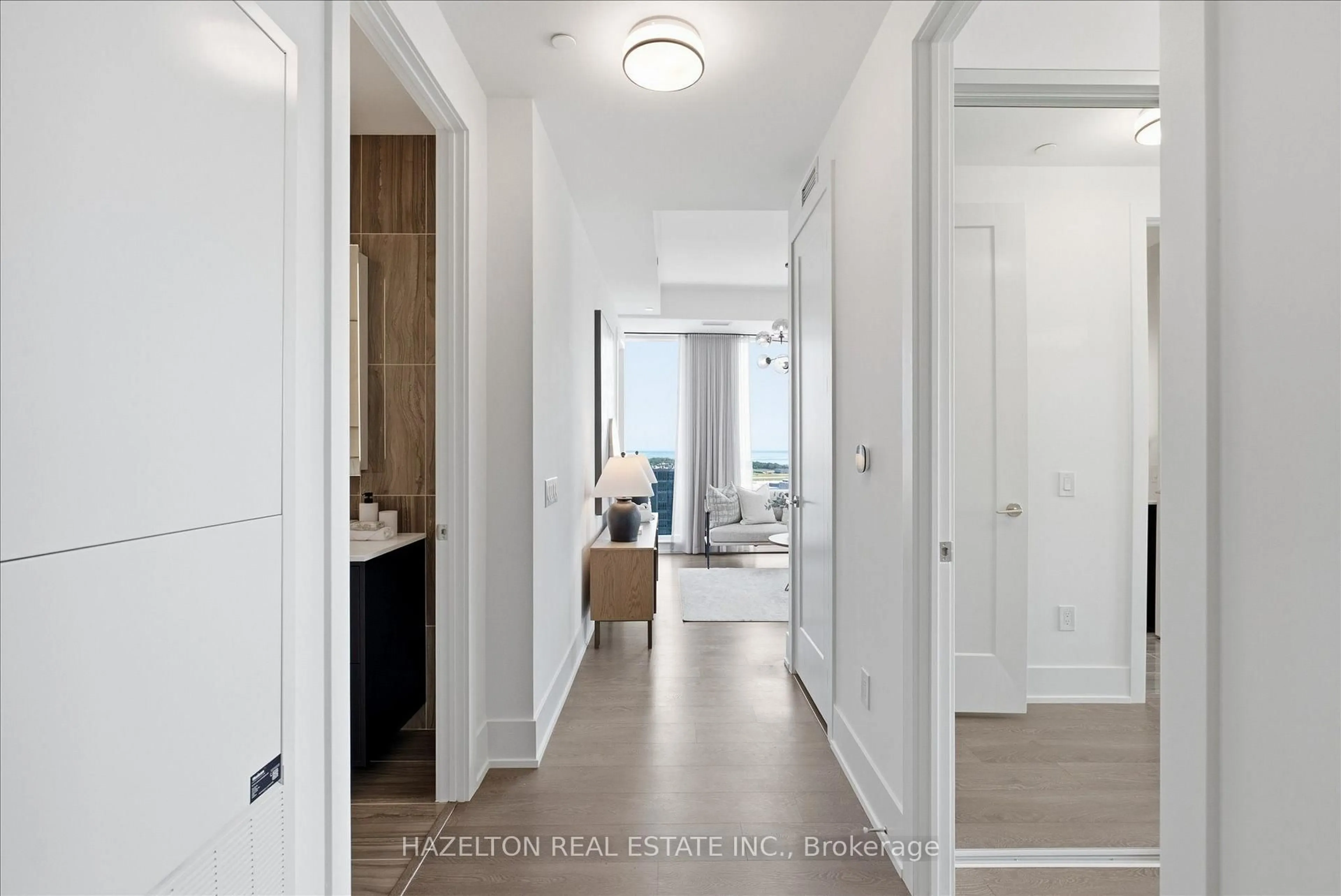 Indoor entryway for 480 Front St #1915, Toronto Ontario M5V 0V5
