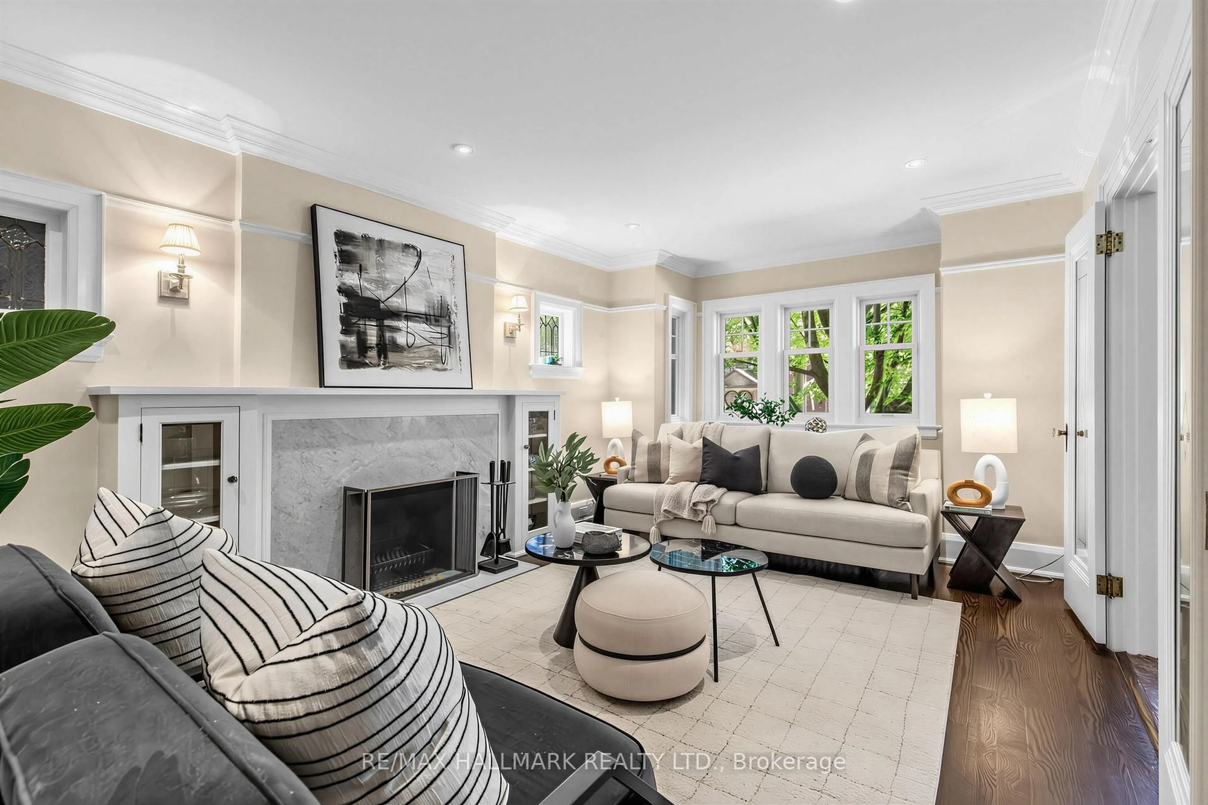 Living room with furniture, unknown for 26 Mcnairn Ave, Toronto Ontario M5M 2H5