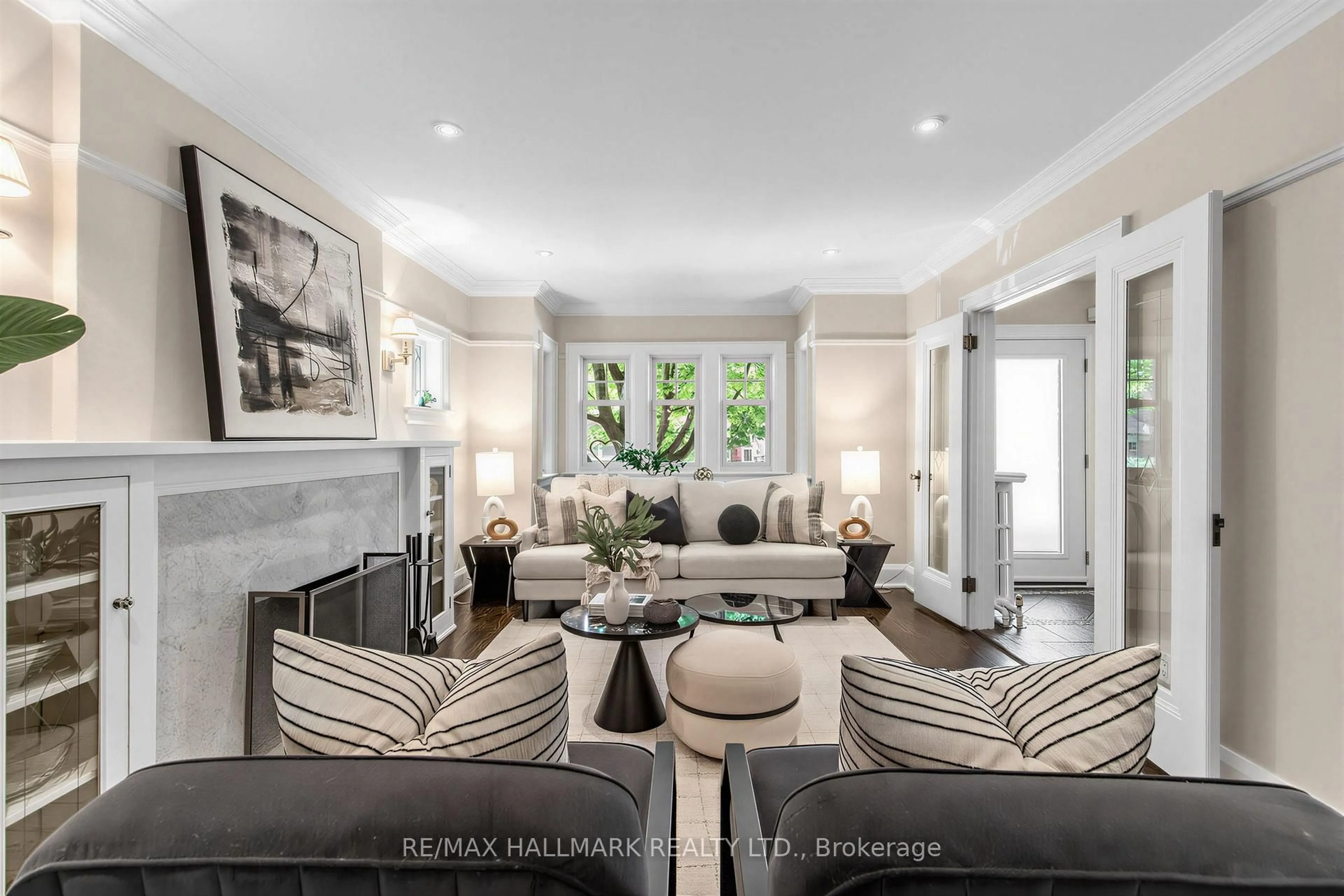 Living room with furniture, unknown for 26 Mcnairn Ave, Toronto Ontario M5M 2H5