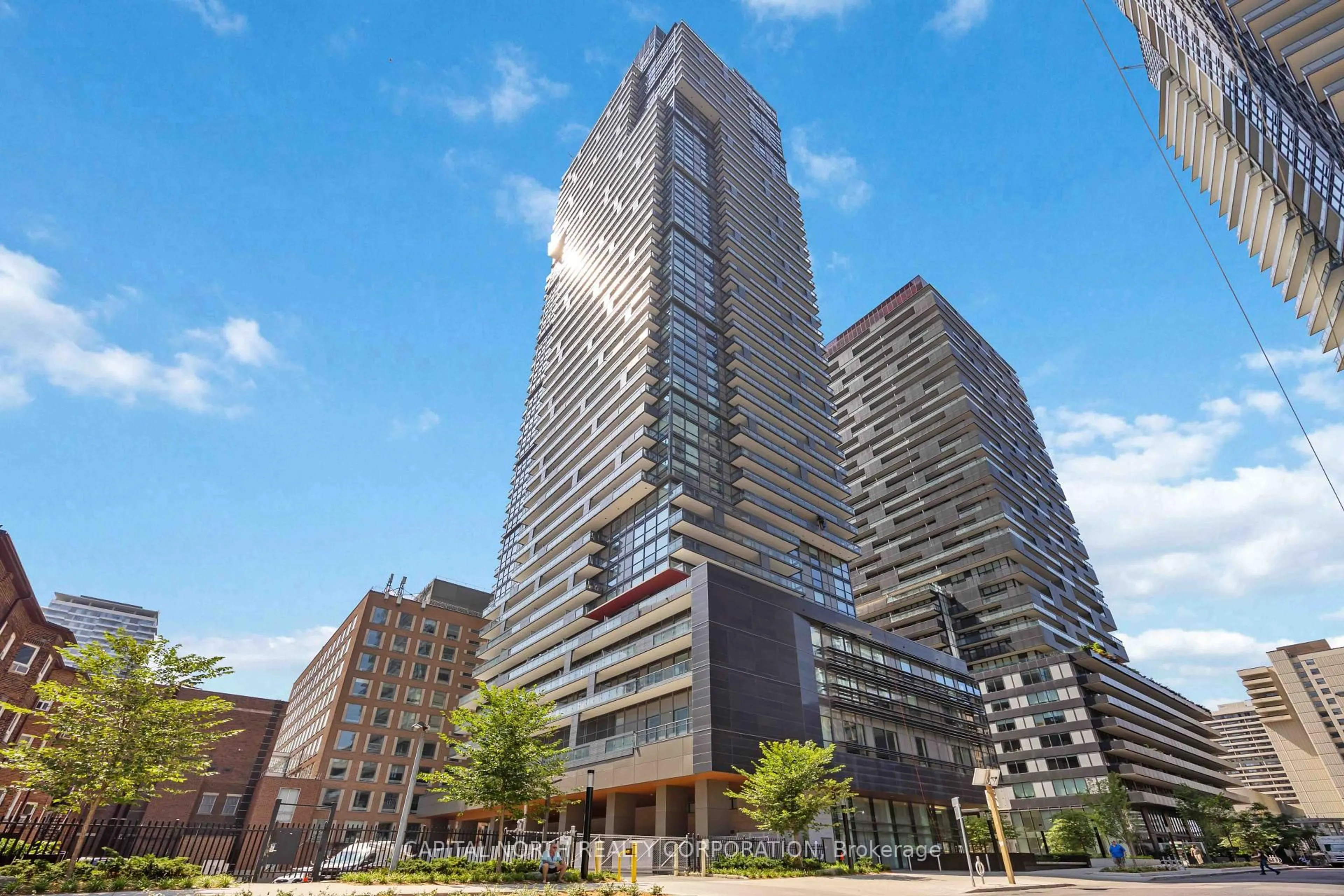 Indoor foyer for 39 Roehampton Ave #3103, Toronto Ontario M4P 0G1