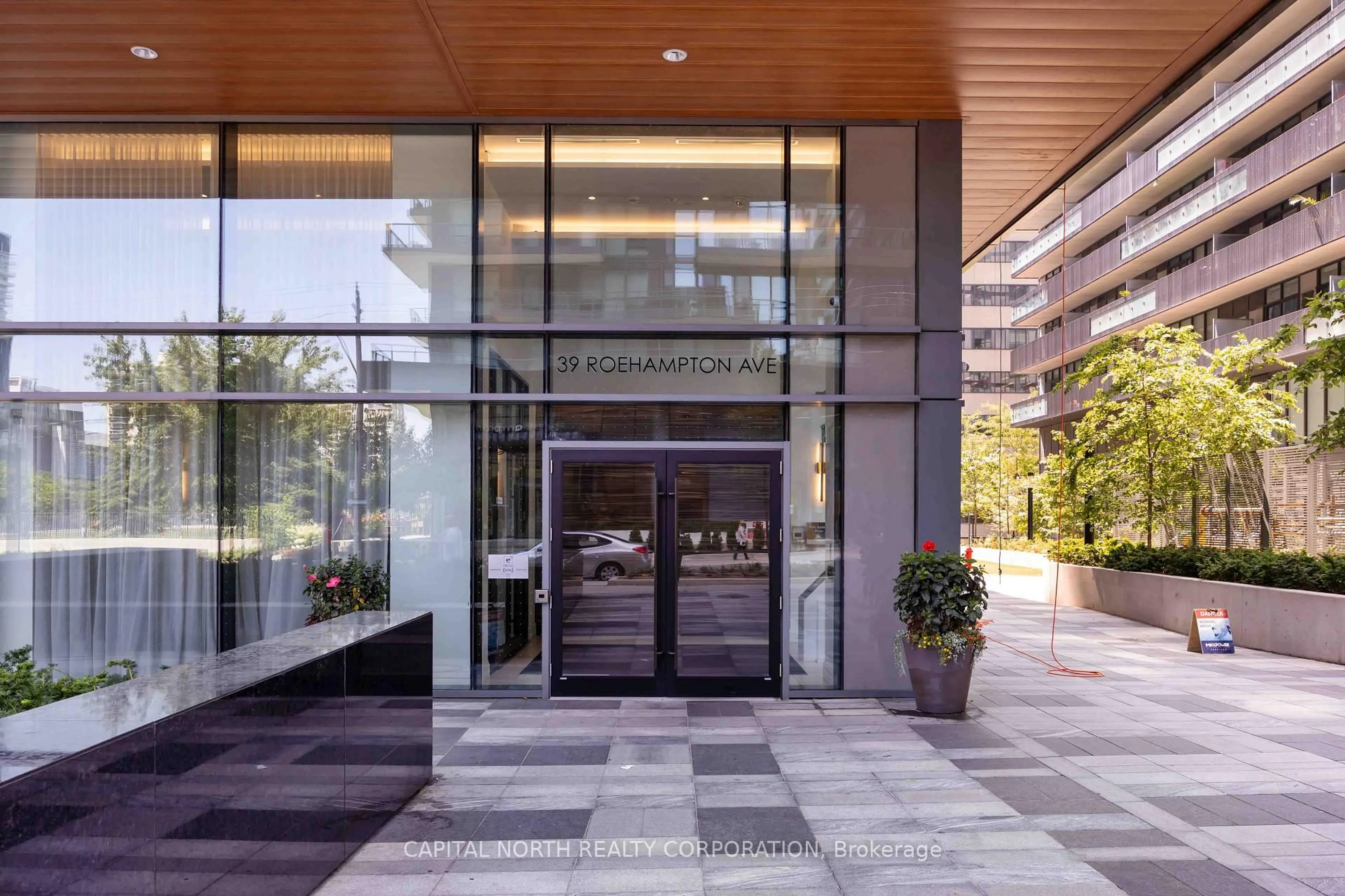 Indoor foyer for 39 Roehampton Ave #3103, Toronto Ontario M4P 0G1