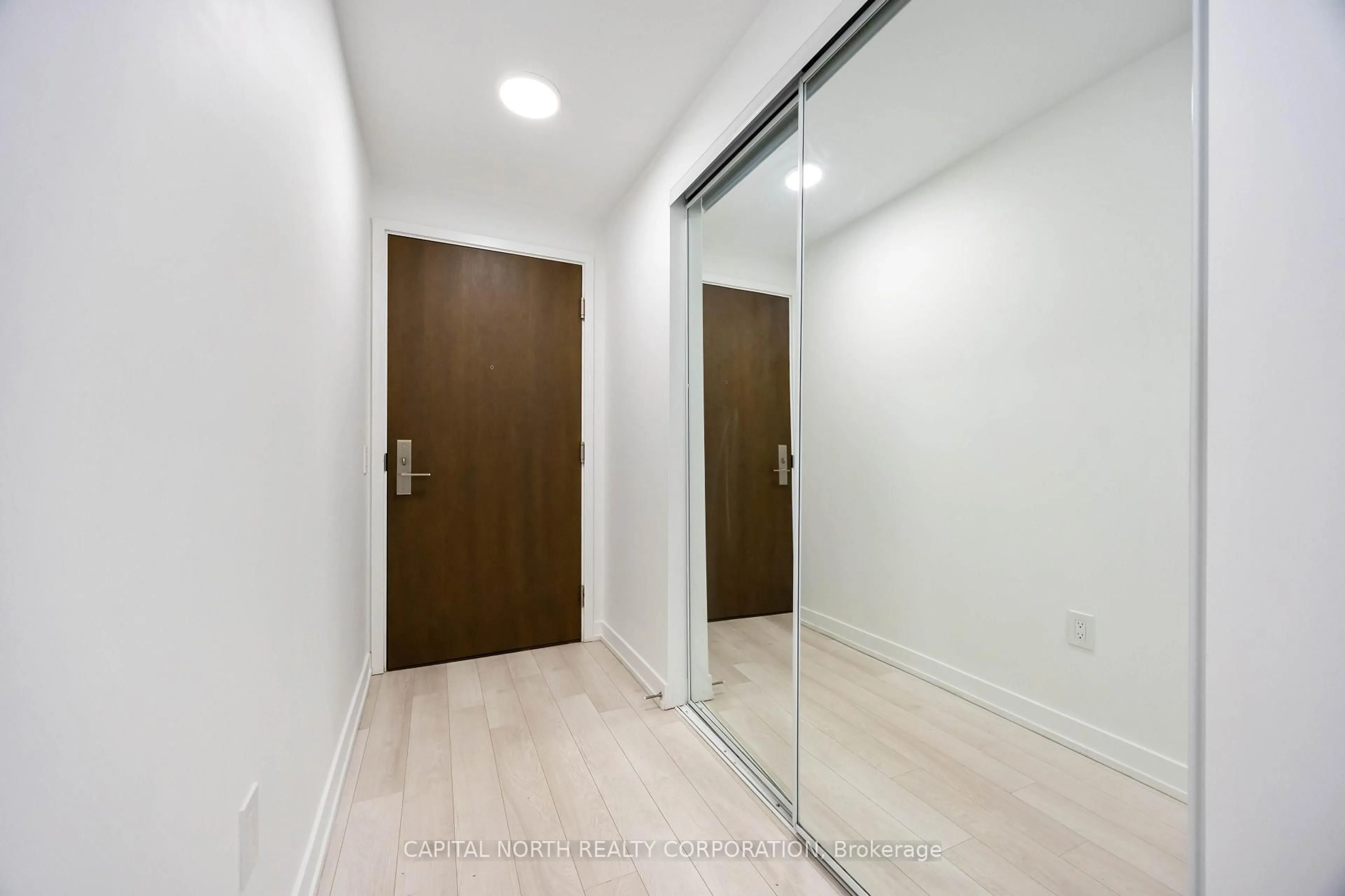 Indoor foyer for 39 Roehampton Ave #3103, Toronto Ontario M4P 0G1