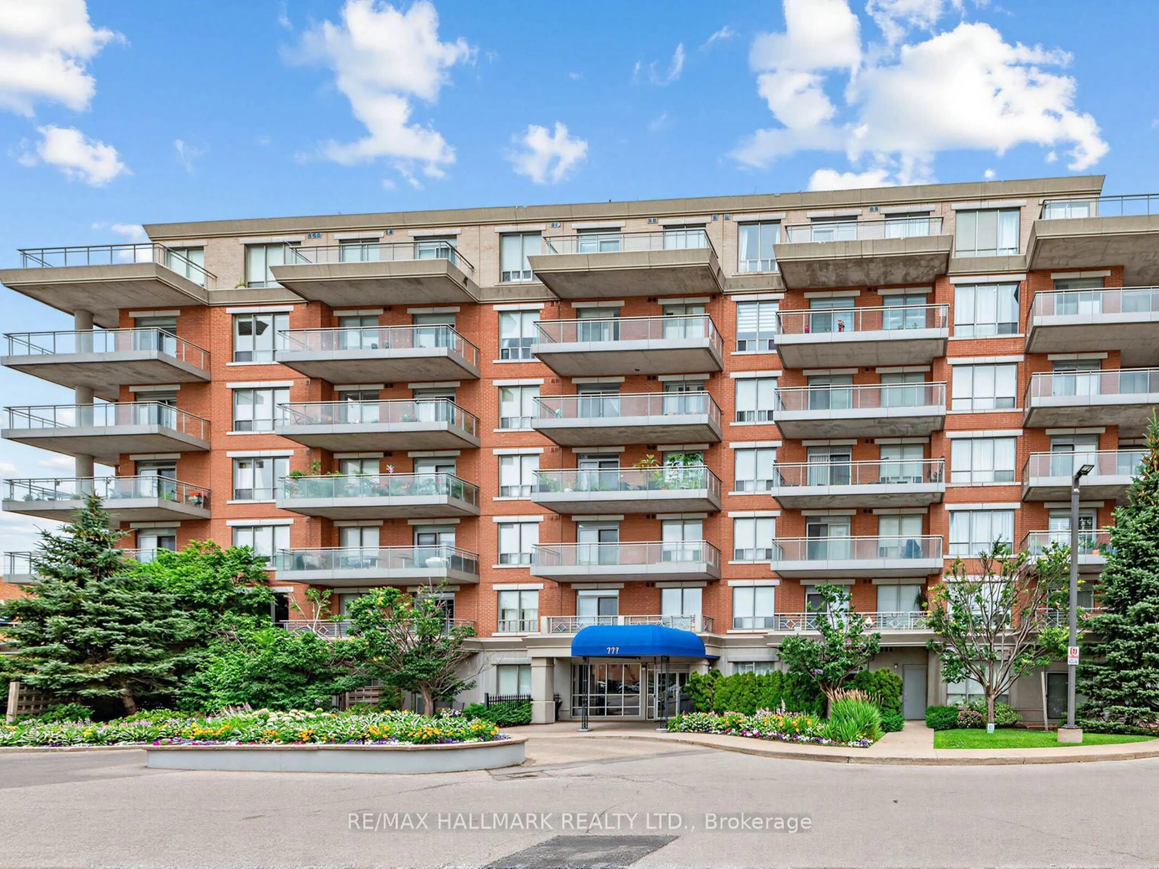 Patio, building for 777 Steeles Ave #LPH3, Toronto Ontario M2R 3Y4