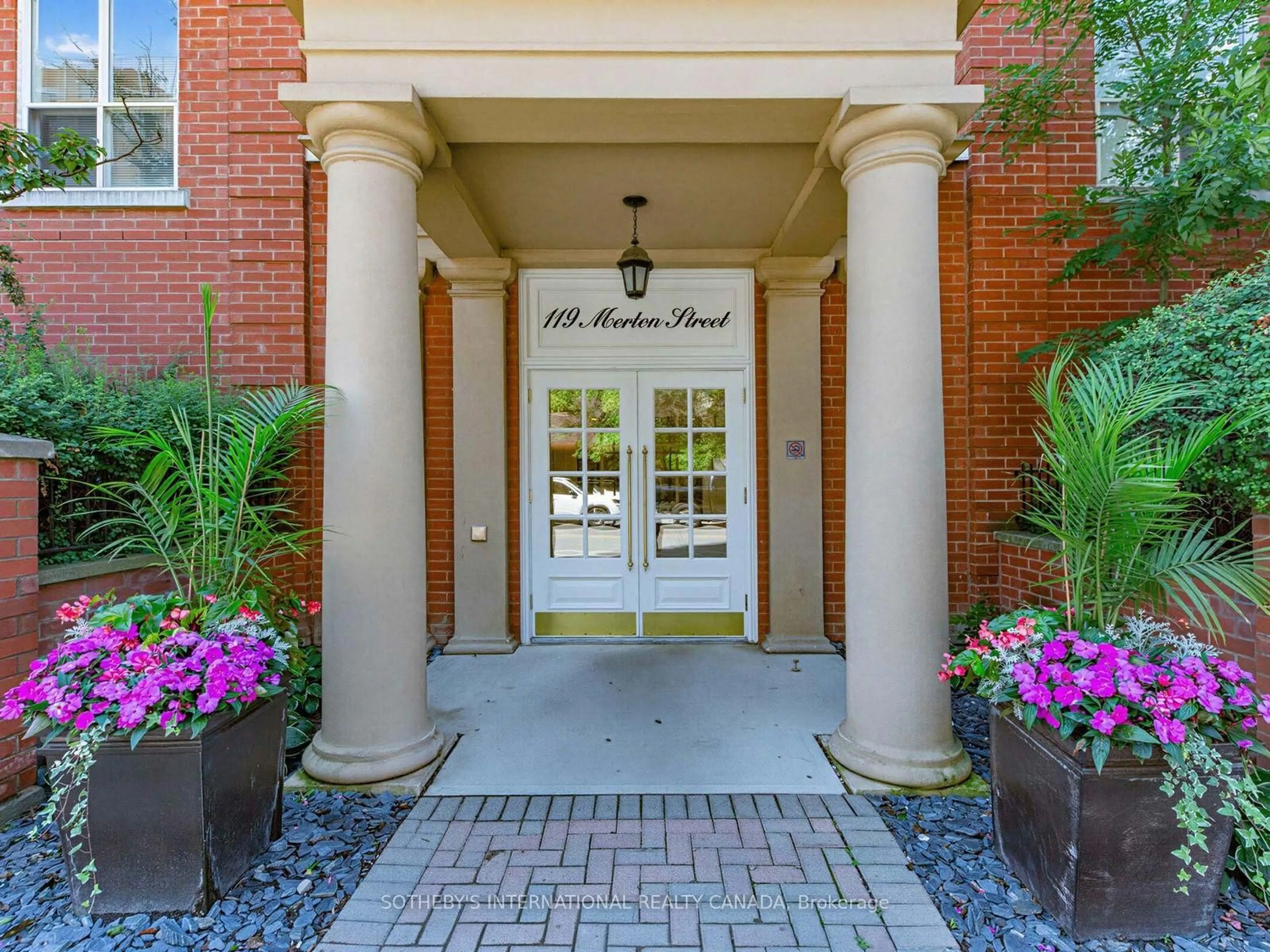 Indoor foyer for 119 Merton St #412, Toronto Ontario M4S 3G5
