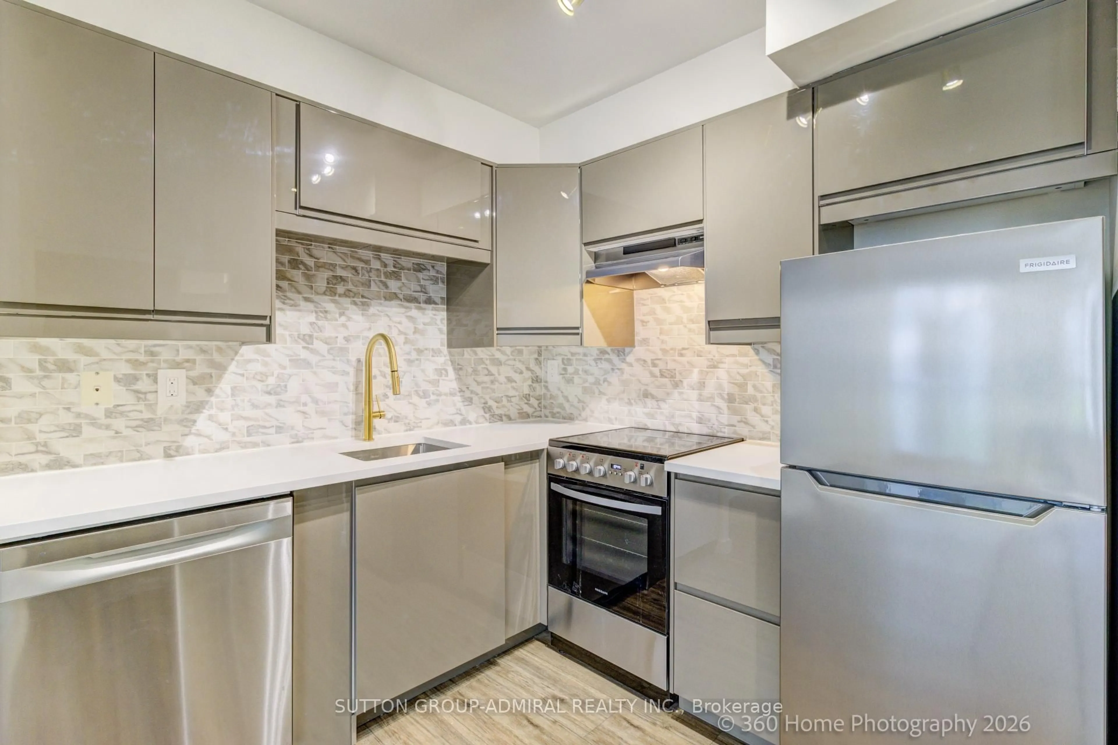 Standard kitchen, ceramic/tile floor for 43 Eglinton Ave #501, Toronto Ontario M4S 2B8