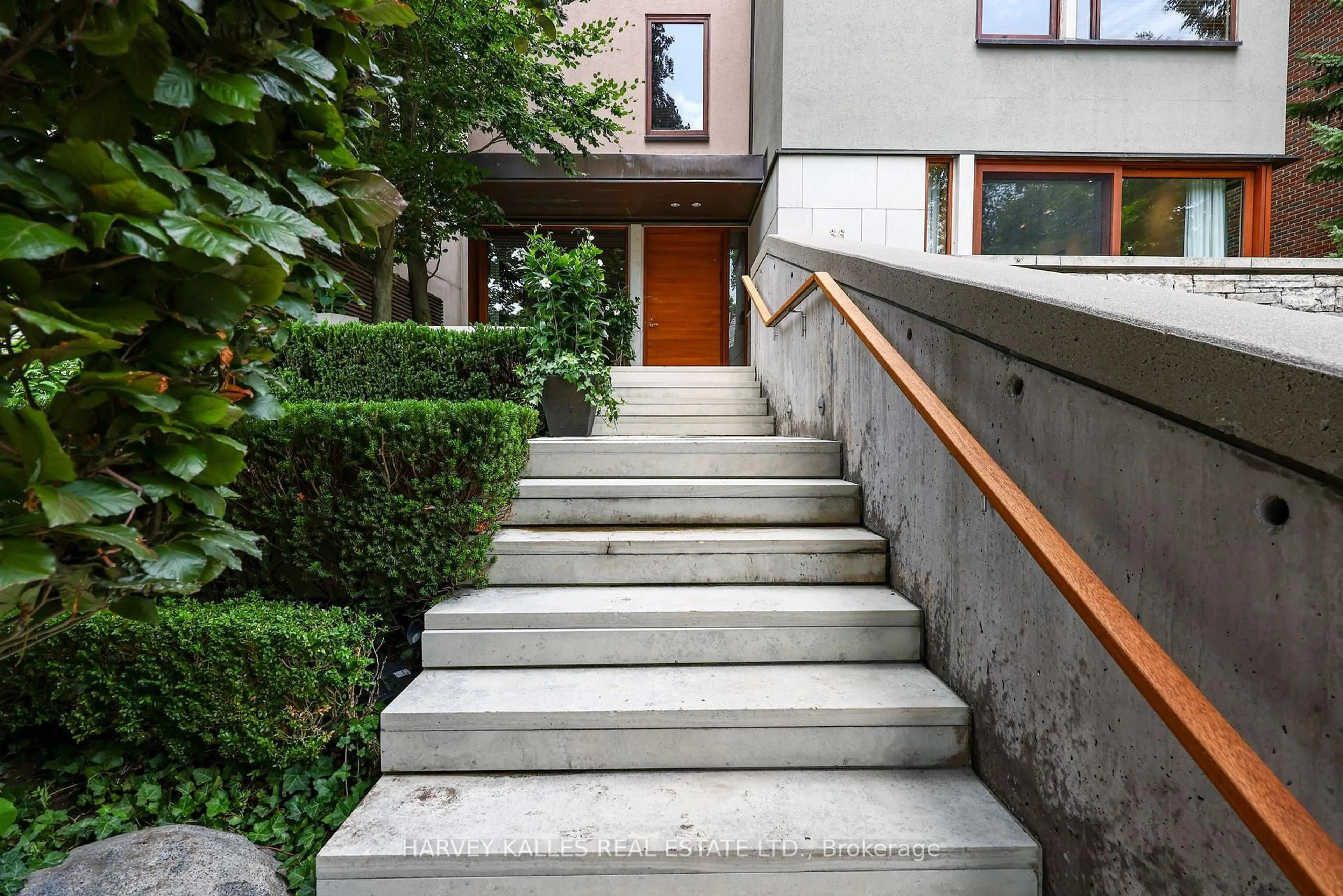 Stairs for 36 Millbank Ave, Toronto Ontario M5P 1S5