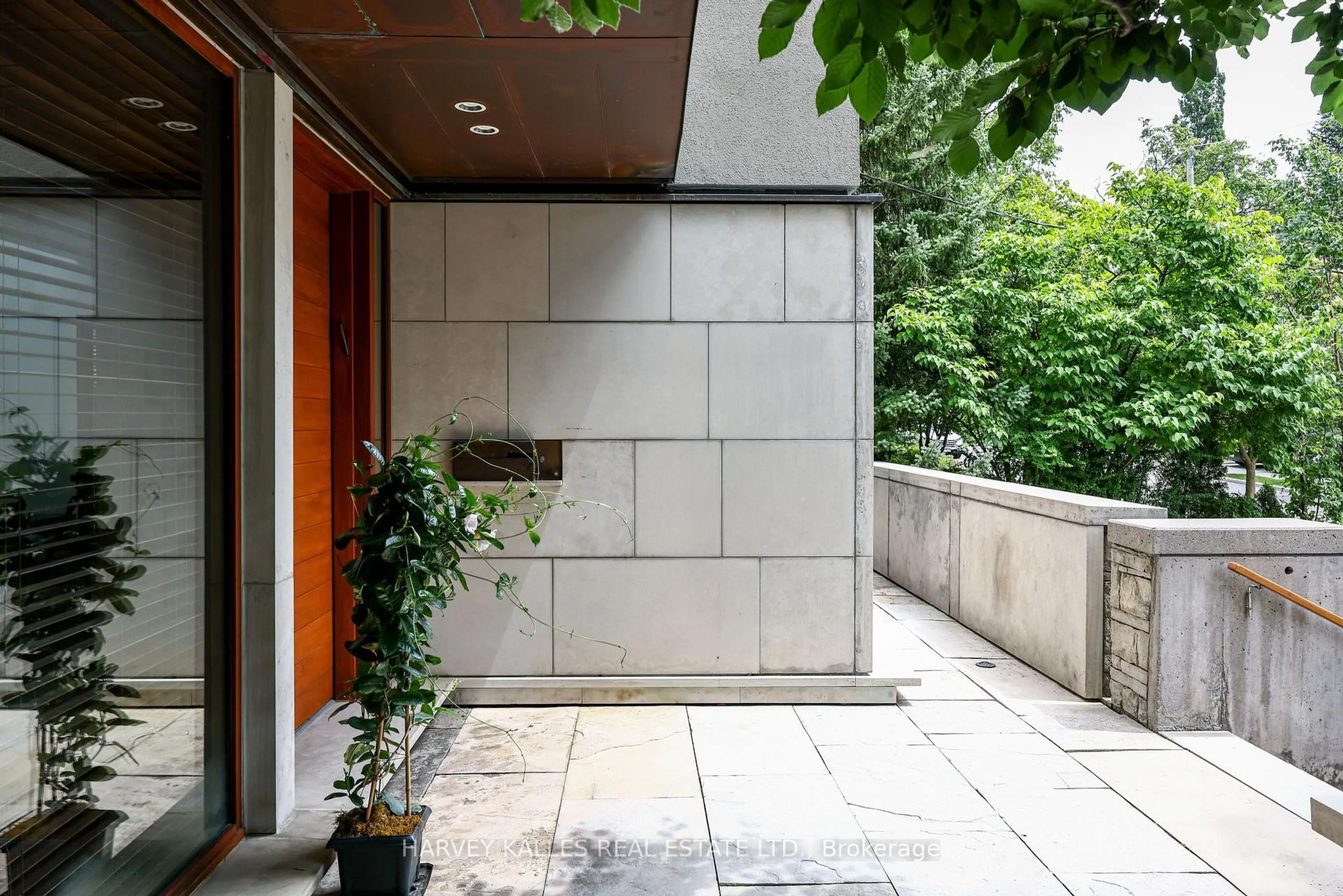 Patio, street for 36 Millbank Ave, Toronto Ontario M5P 1S5