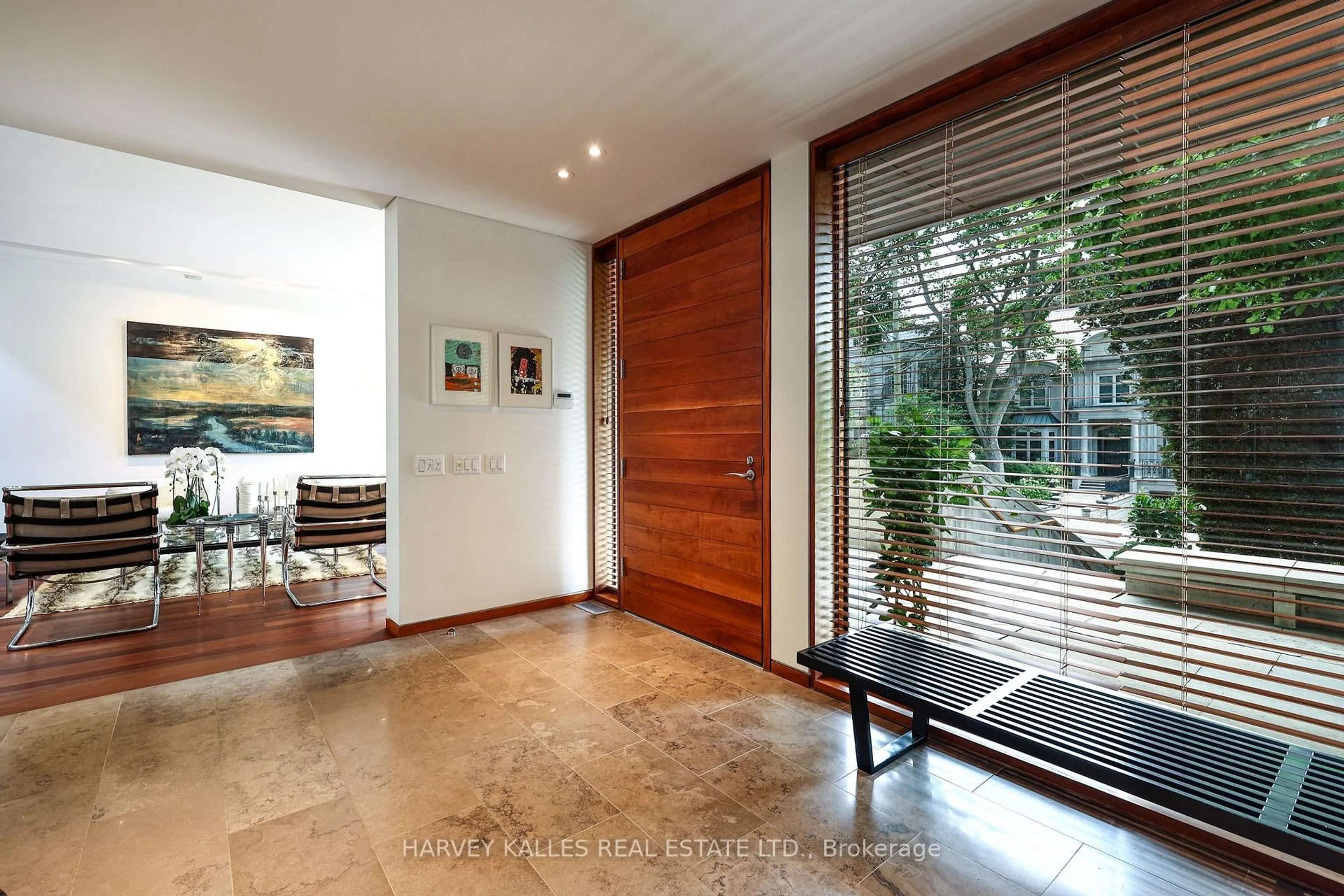 Indoor foyer for 36 Millbank Ave, Toronto Ontario M5P 1S5