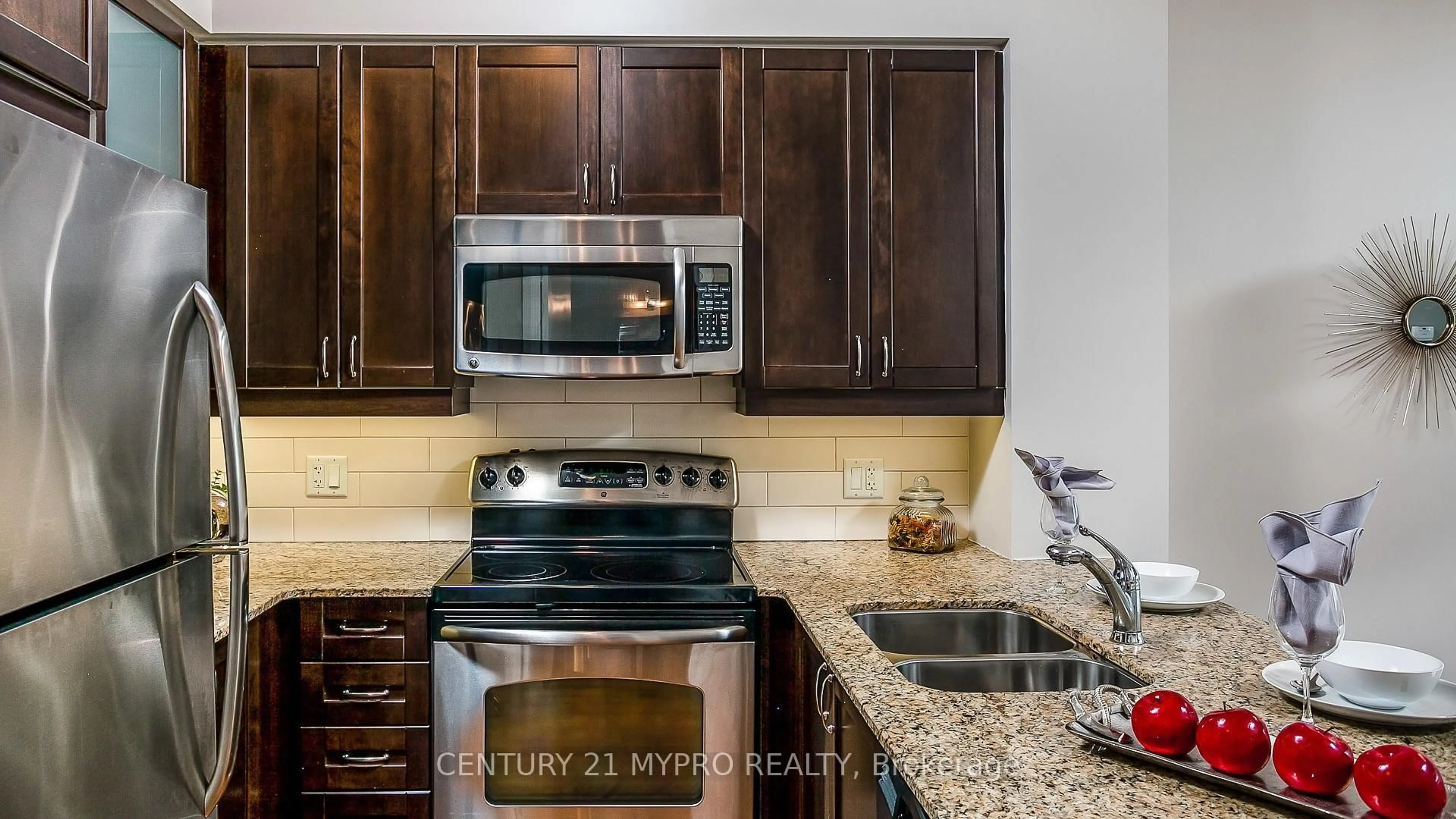 Standard kitchen, unknown for 2191 Yonge St #4310, Toronto Ontario M4S 3H8