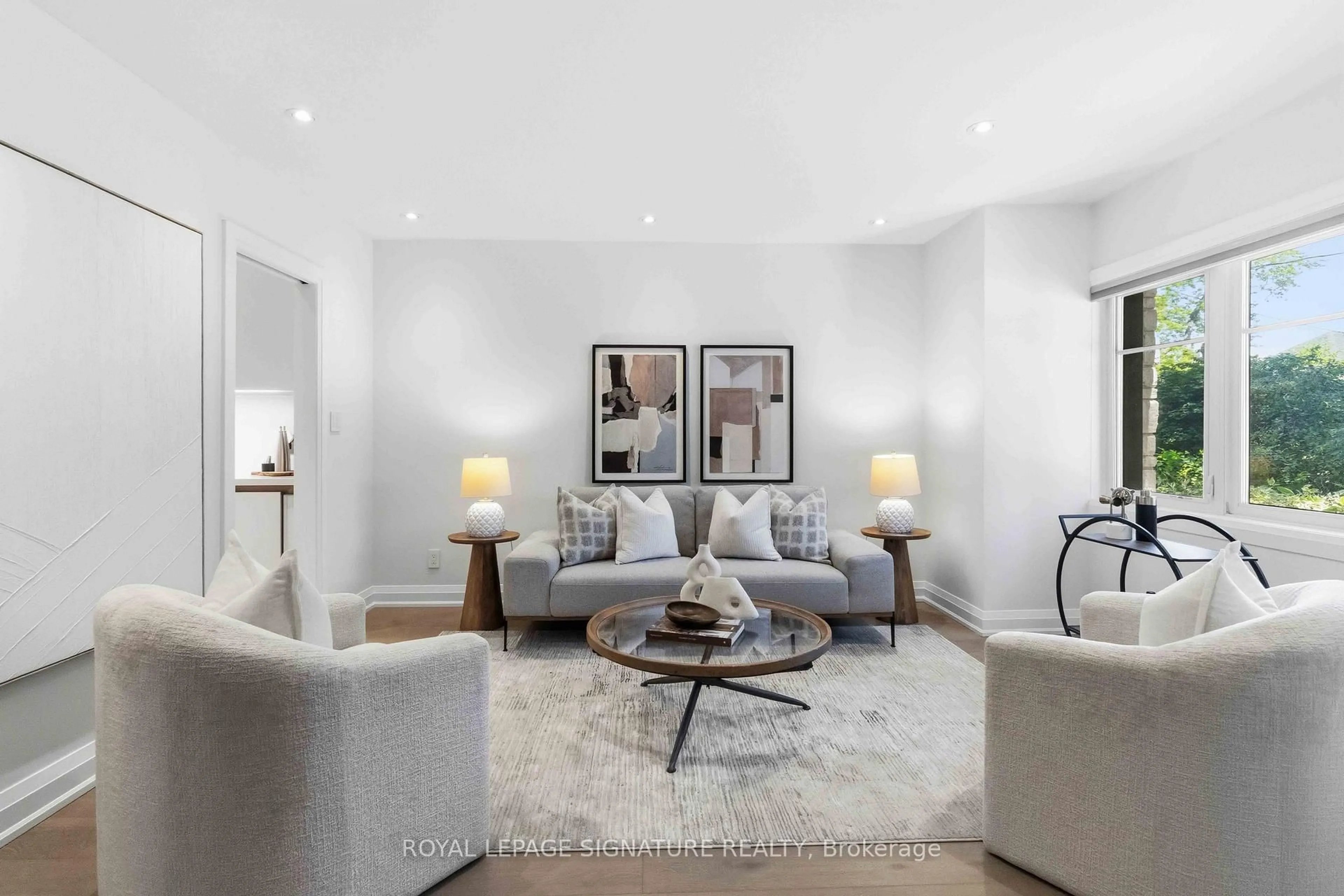 Living room with furniture, unknown for 204 Richview Ave, Toronto Ontario M5P 3G3