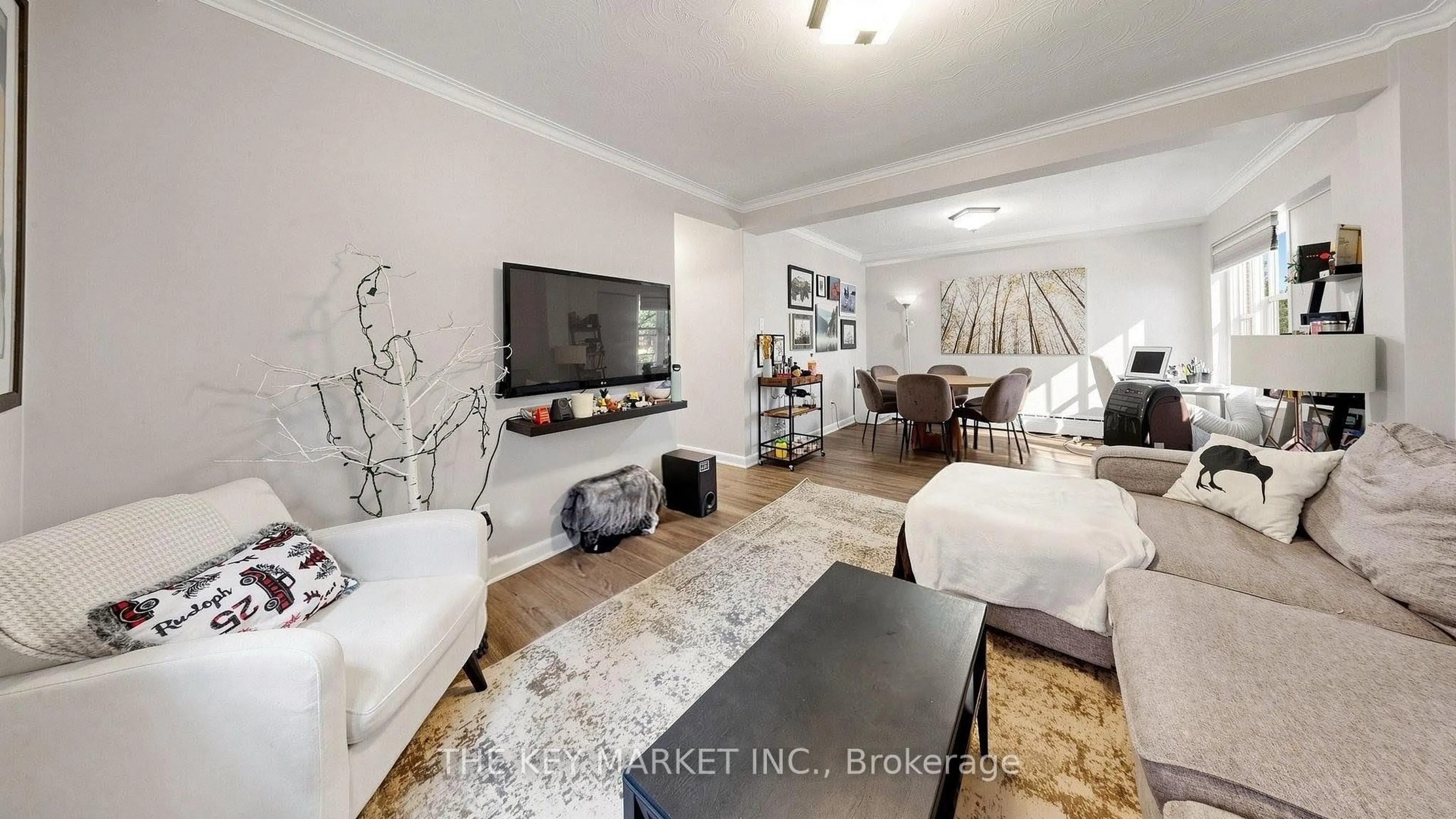 Living room with furniture, unknown for 209 St Clements Ave, Toronto Ontario M4R 1H3