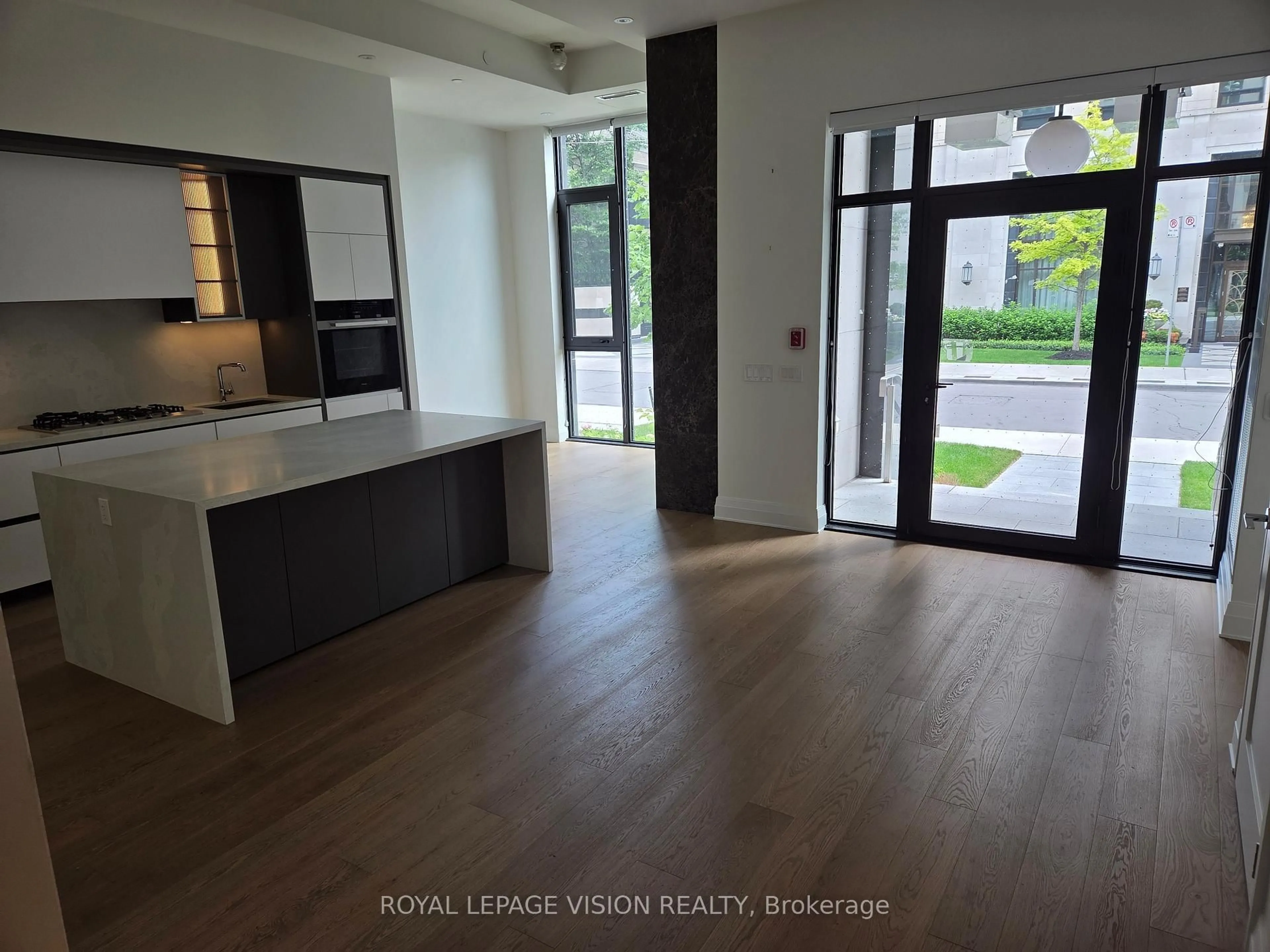 Open concept kitchen, unknown for 2 Forest Hill Rd #101, Toronto Ontario M4V 2L3