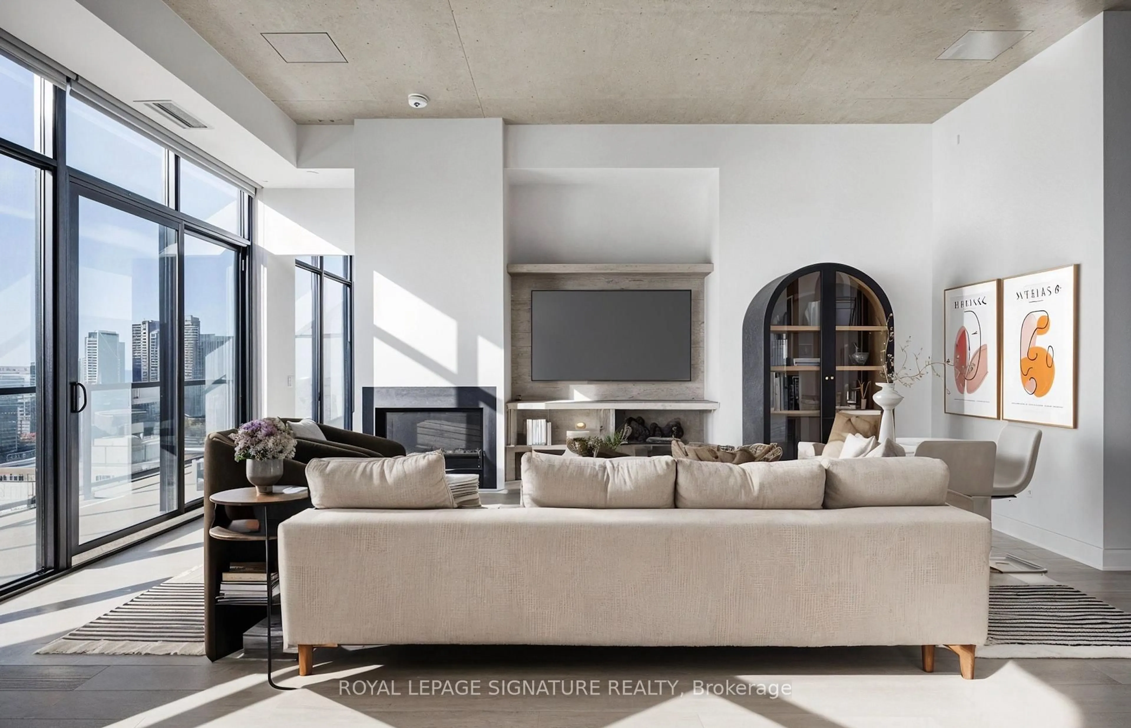 Living room with furniture, unknown for 608 Richmond St #1402, Toronto Ontario M5V 1Y9