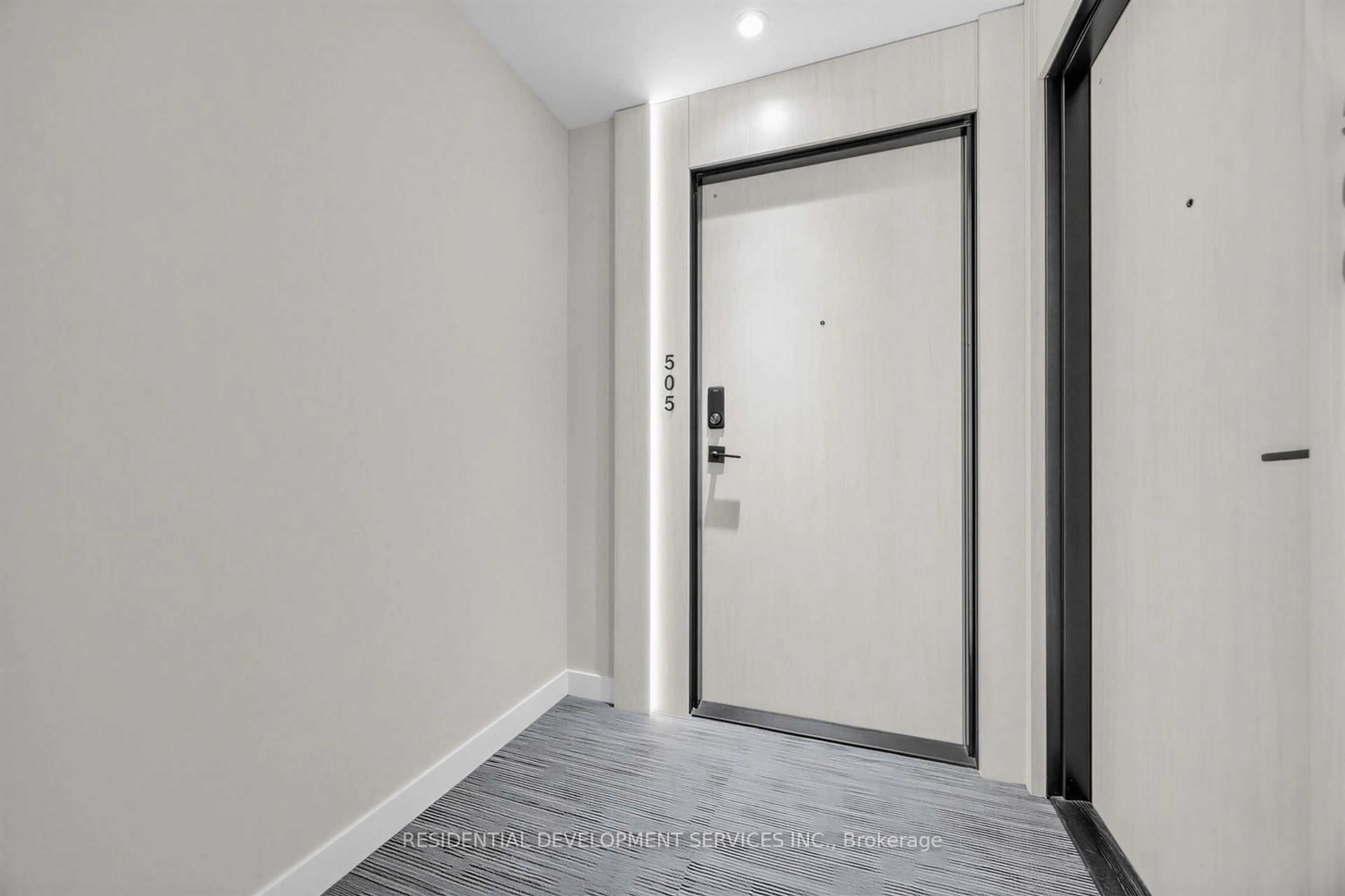 Indoor entryway for 699 Sheppard Ave #505, Toronto Ontario M2K 0J5
